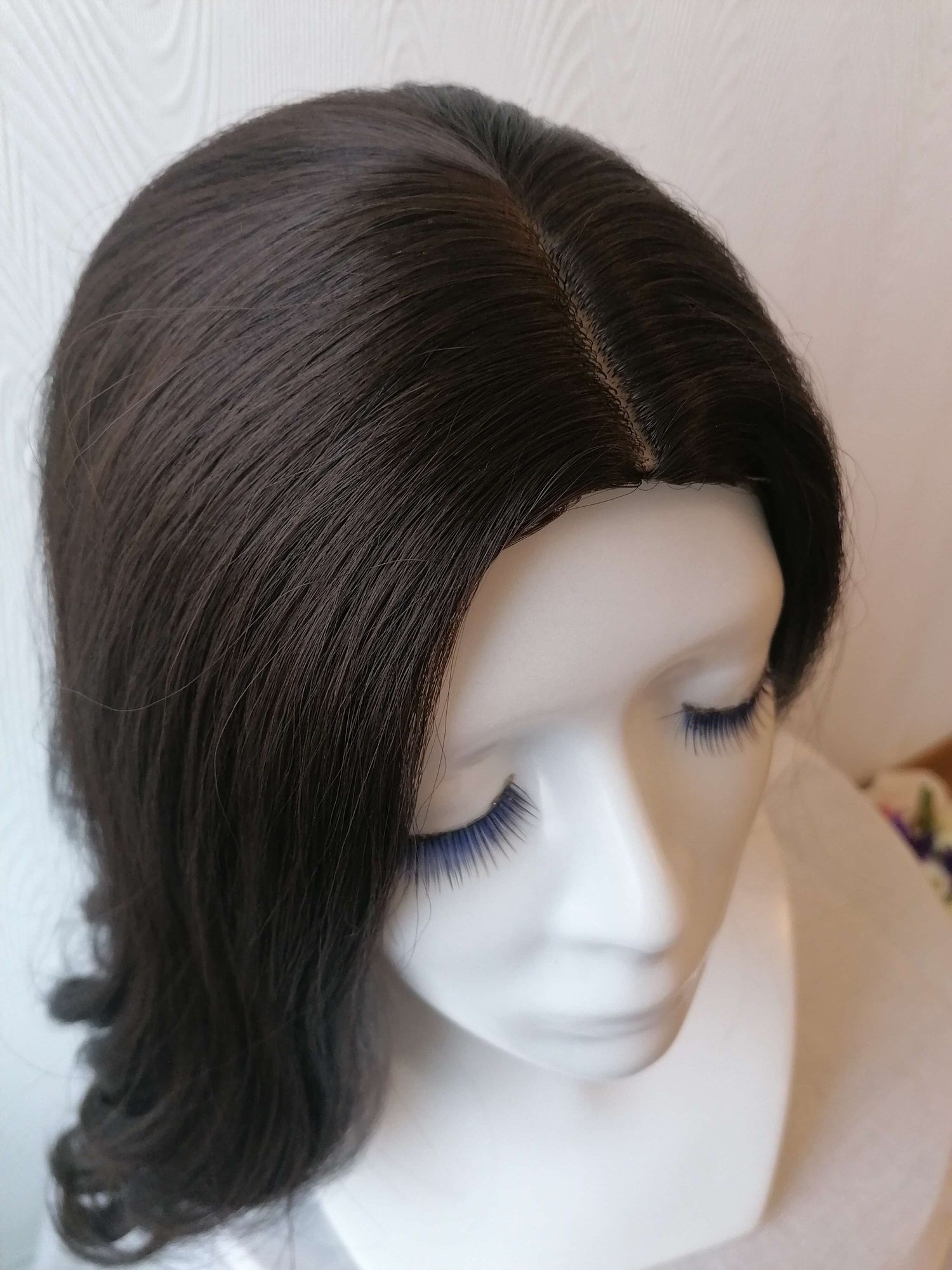 Perukas Nr. 179(4) tamsiai rudas, banguotas, ilgis 70cm