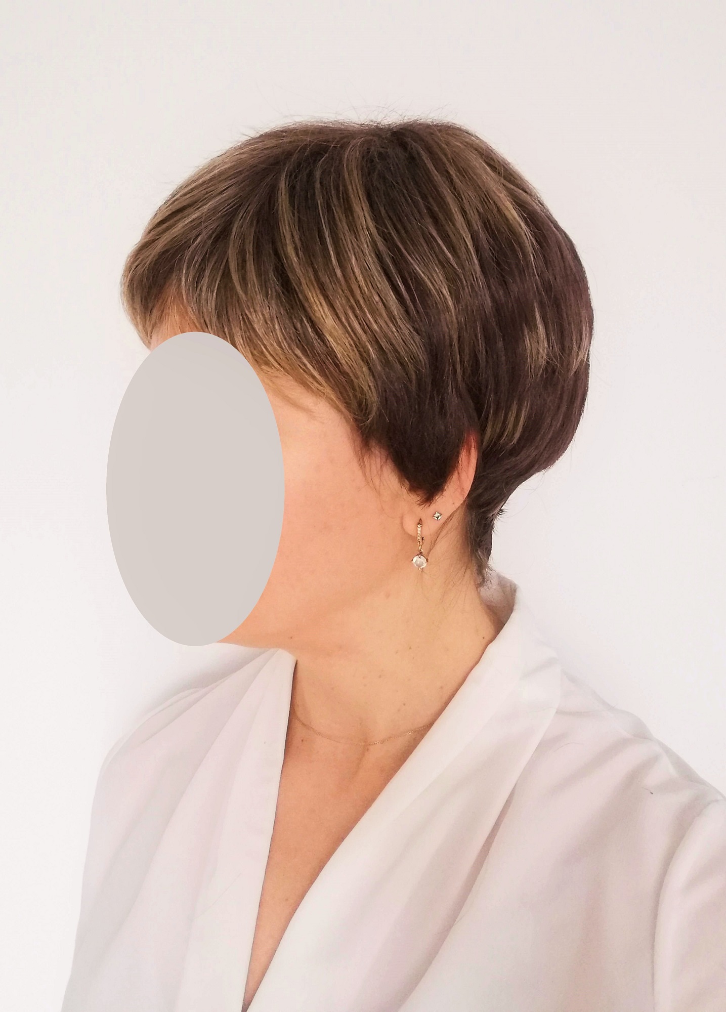 Perukas Nr. 373, tamsiai rudas su sruogelėmis, svoris 90g