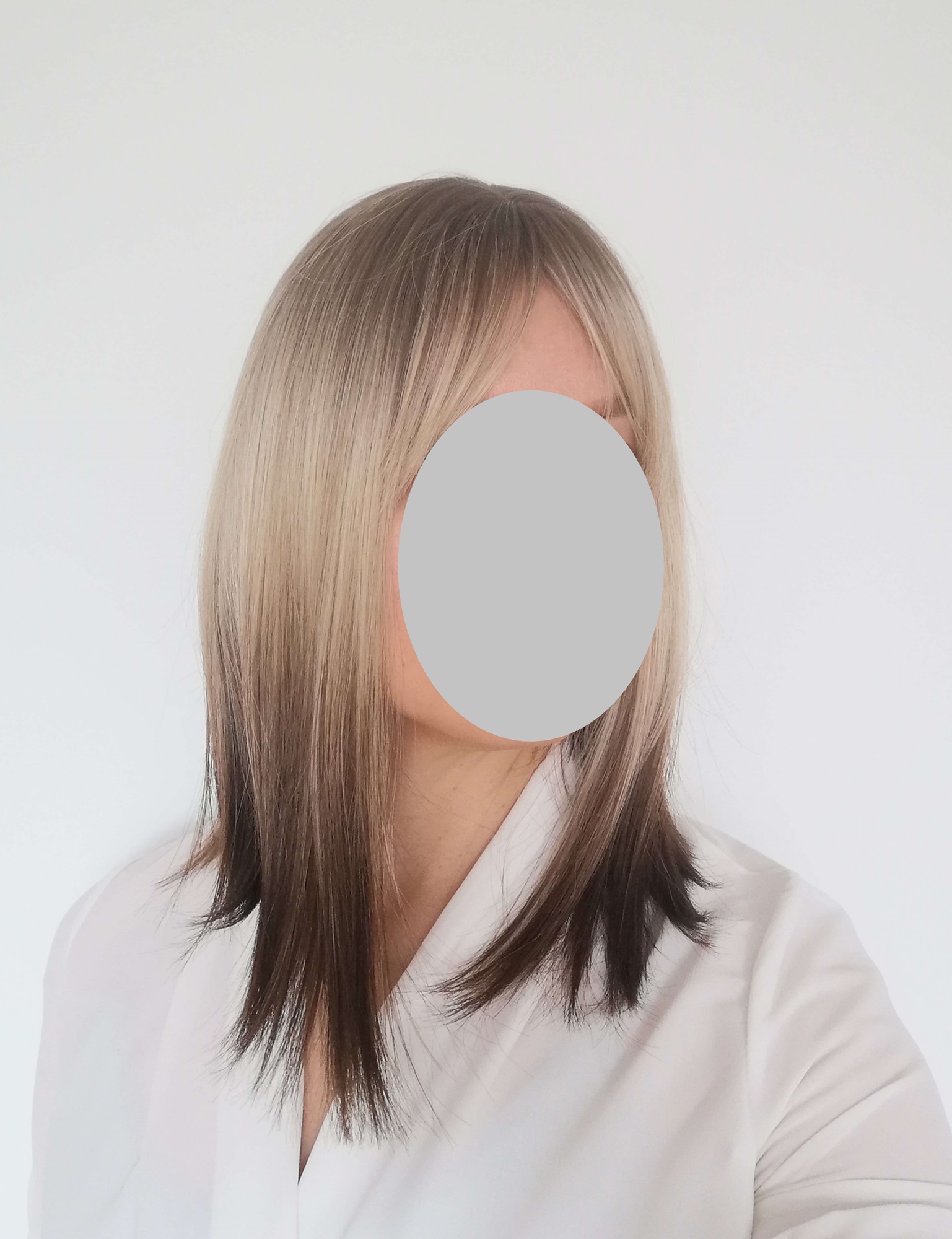 Perukas Nr. 2067 blond ombre, tamsėjantys galai, ilgis 35cm