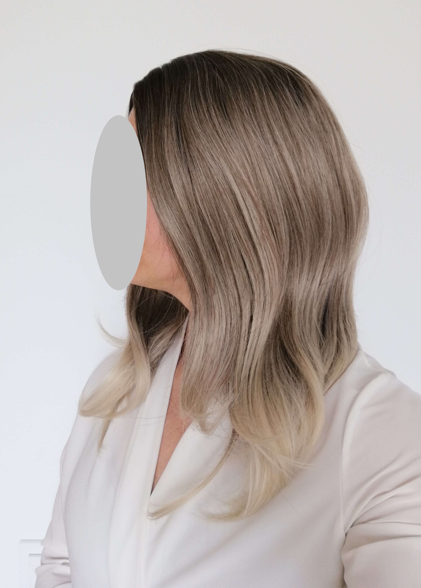 Perukas Nr. 1081 natūrali spalva, šviesėjantys galai, ilgis 45cm