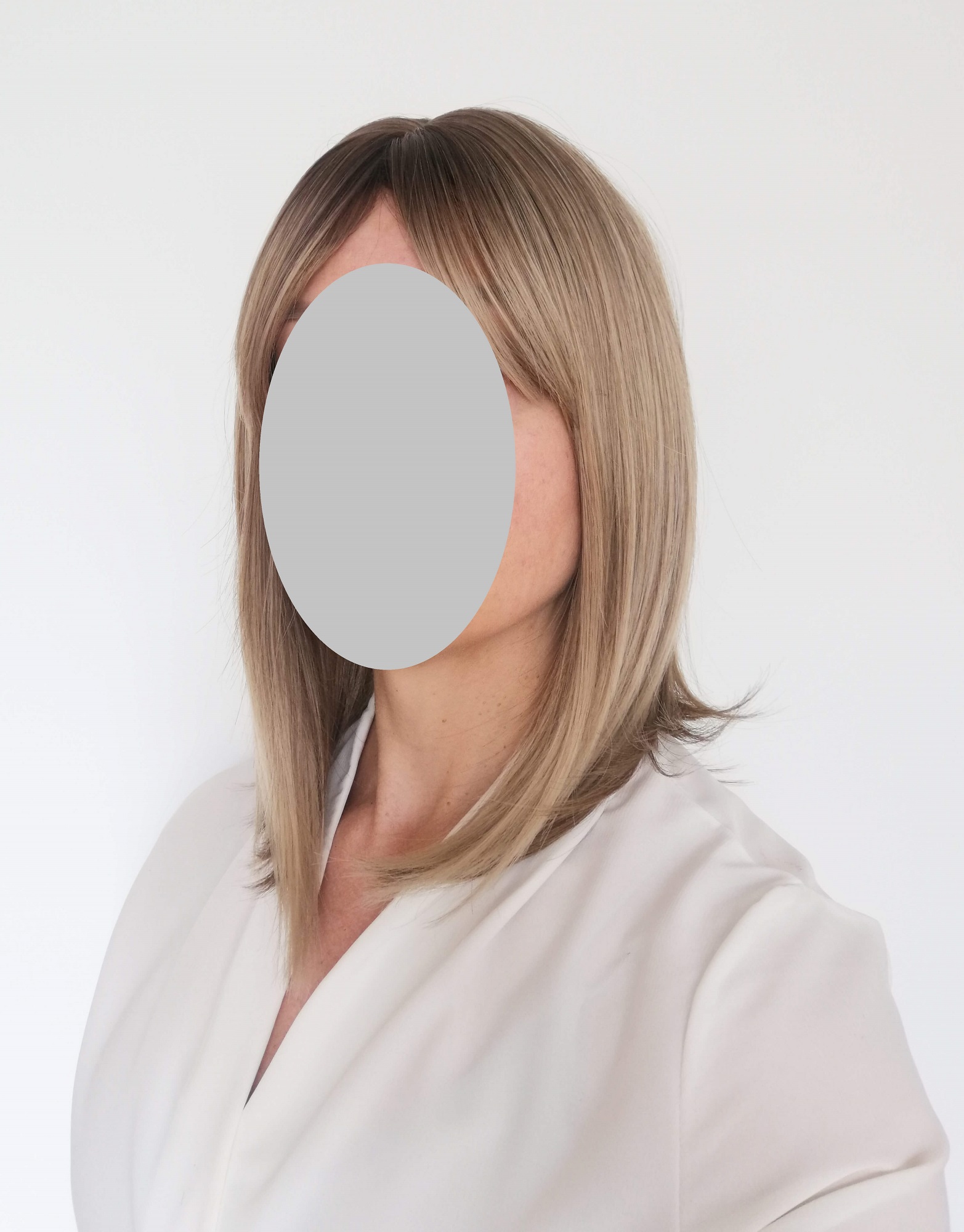 Perukas Nr. 1052(3) natūrali spalva, su kirpčiukais, ilgis 40cm