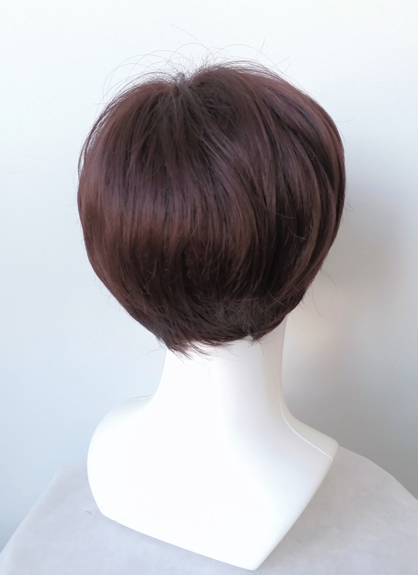 Perukas Nr. 33 trumpų plaukų "Tamsus kaštonas"
