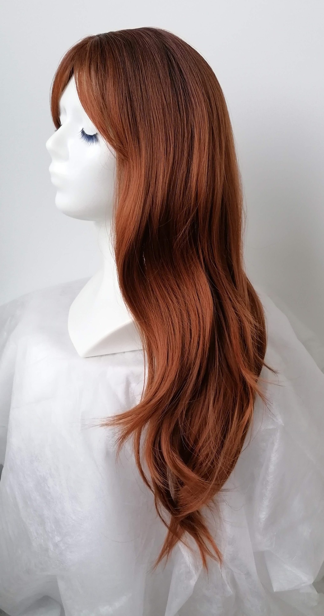 Perukas Nr. 015(1) rausvas, su kirpčiukais, ilgis 70cm