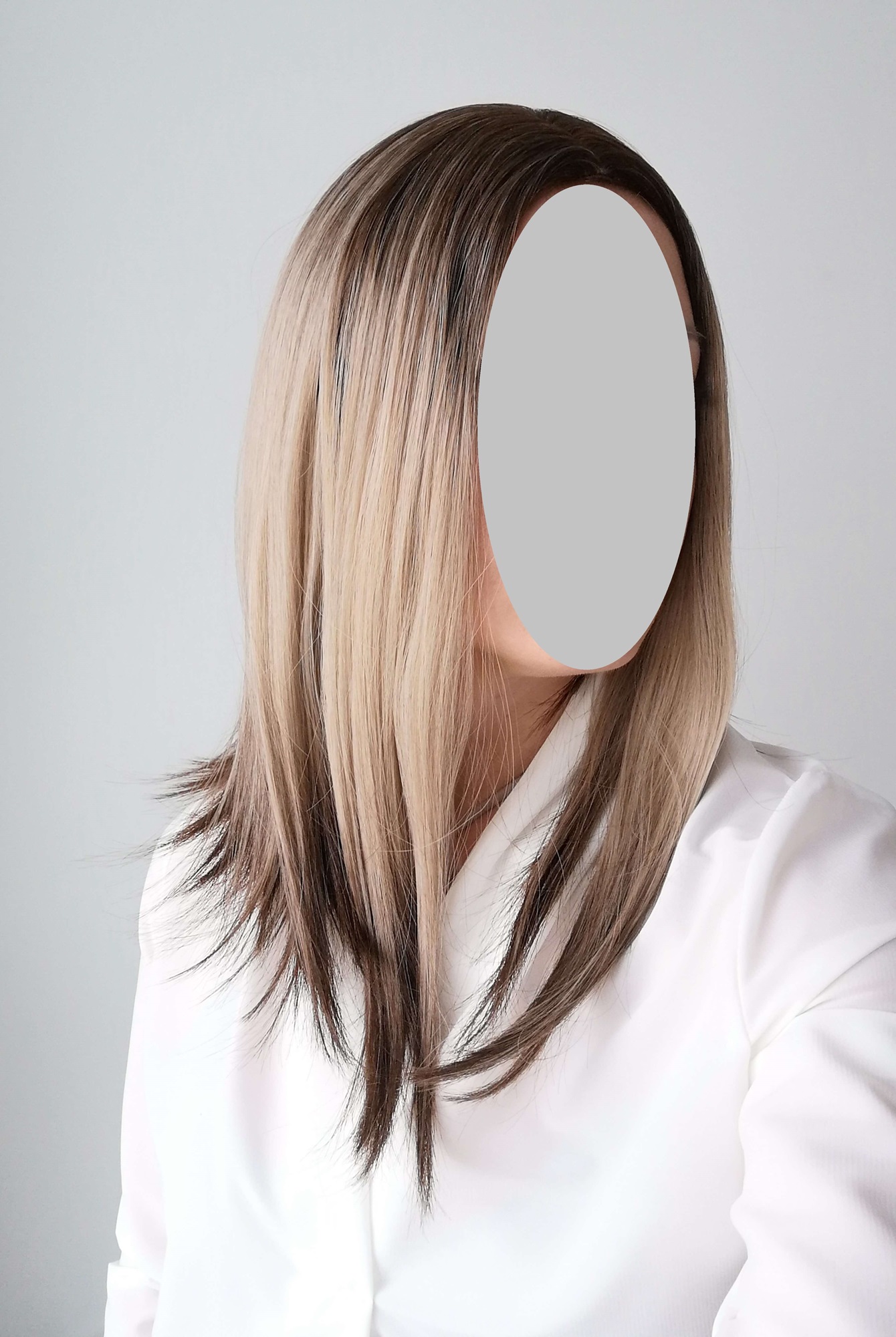 Perukas Nr. 2010(1) pailgintas kare, tamsesni galai, tamsintas viršugalvis, ilgis 45cm