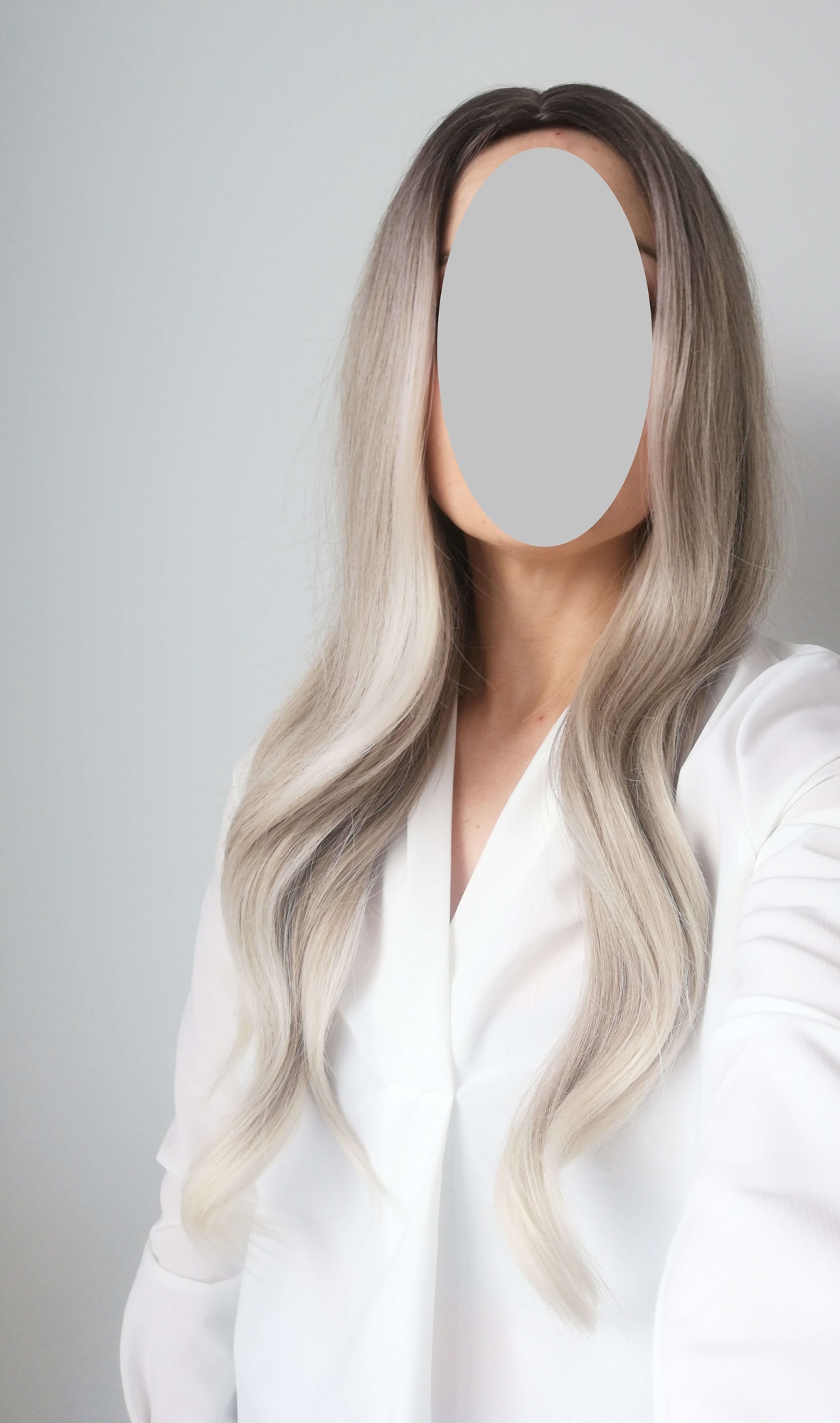 Perukas Nr. 5118 spalva į pilkumą, lengvai banguotas, ilgis 70cm