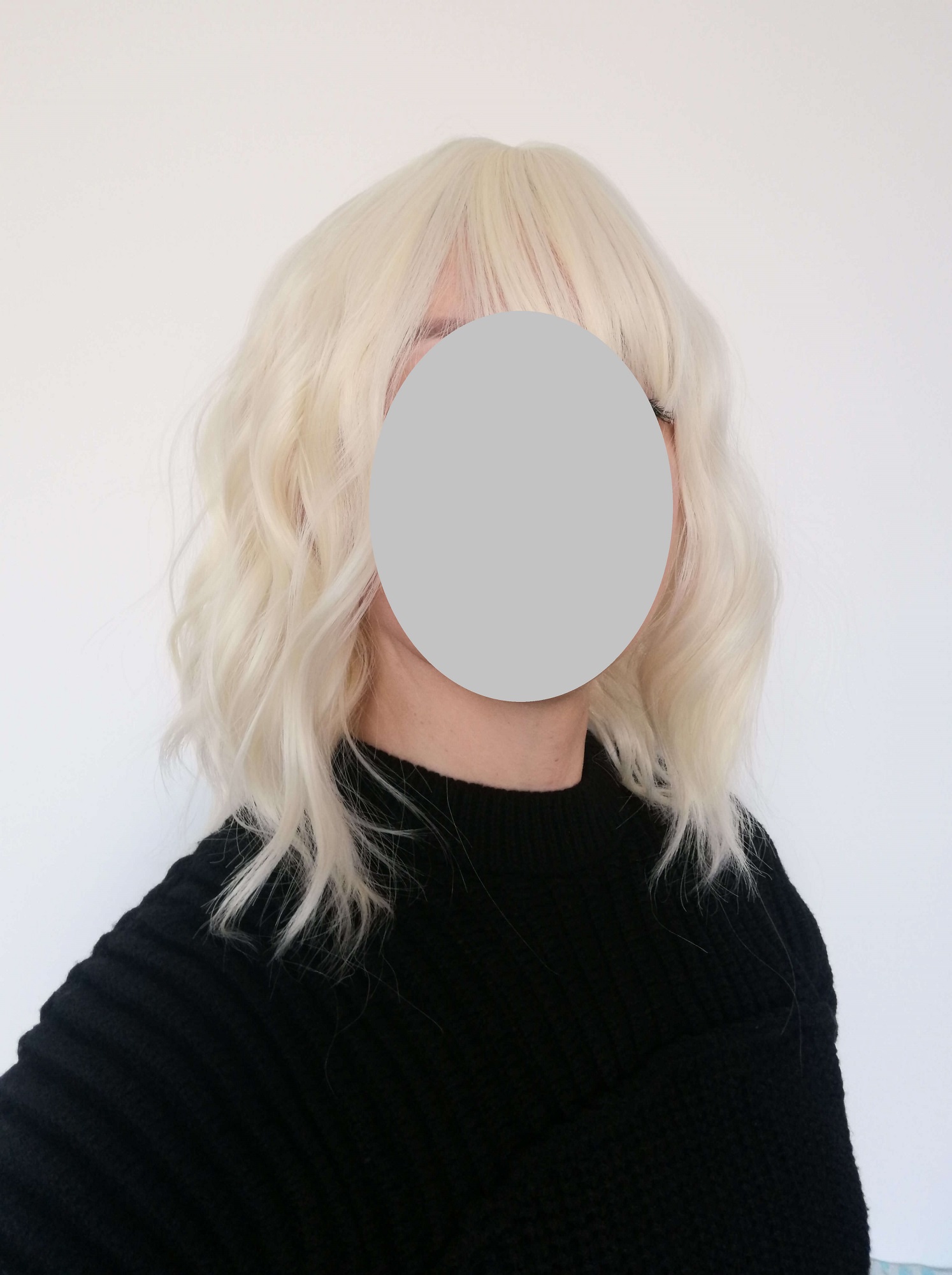 Perukas Nr. 1158(4) banguotas blond su kirpčiukais, ilgis 38cm