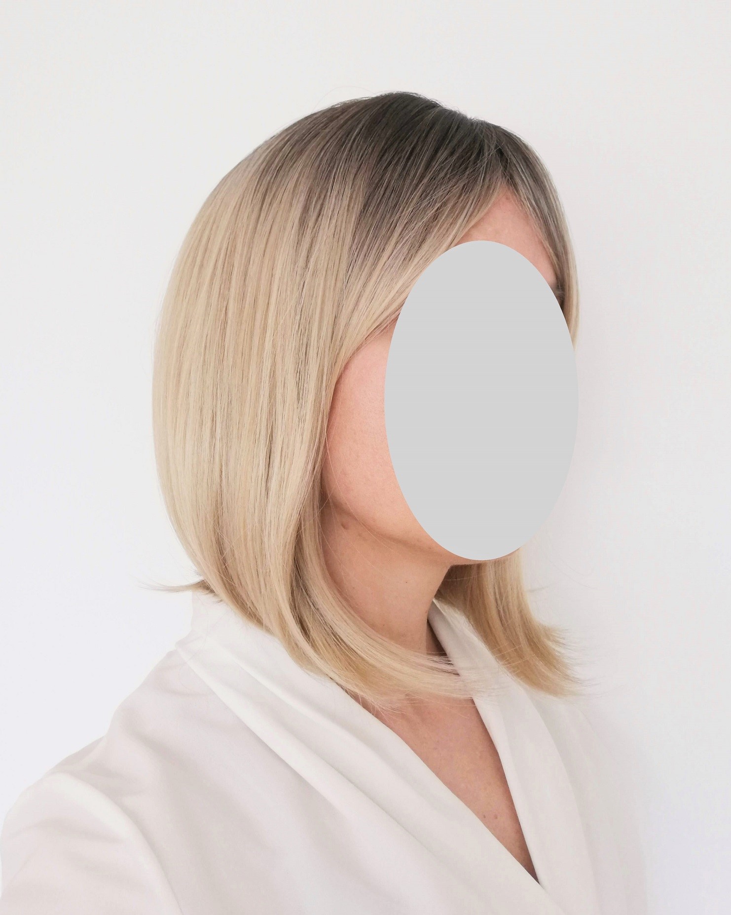 Perukas Nr. 176 blond kare su ilgais kirpčiukais, ombre efektas, ilgis 35cm