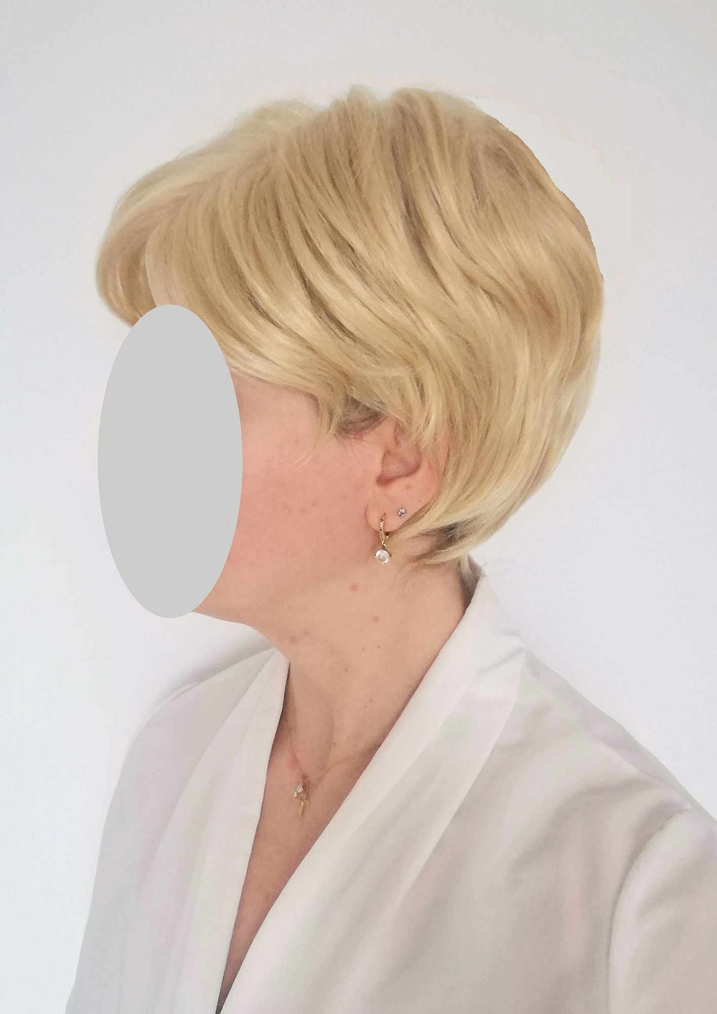 Perukas Nr. HJY10 trumpų plaukų, spalva blond į geltonumą