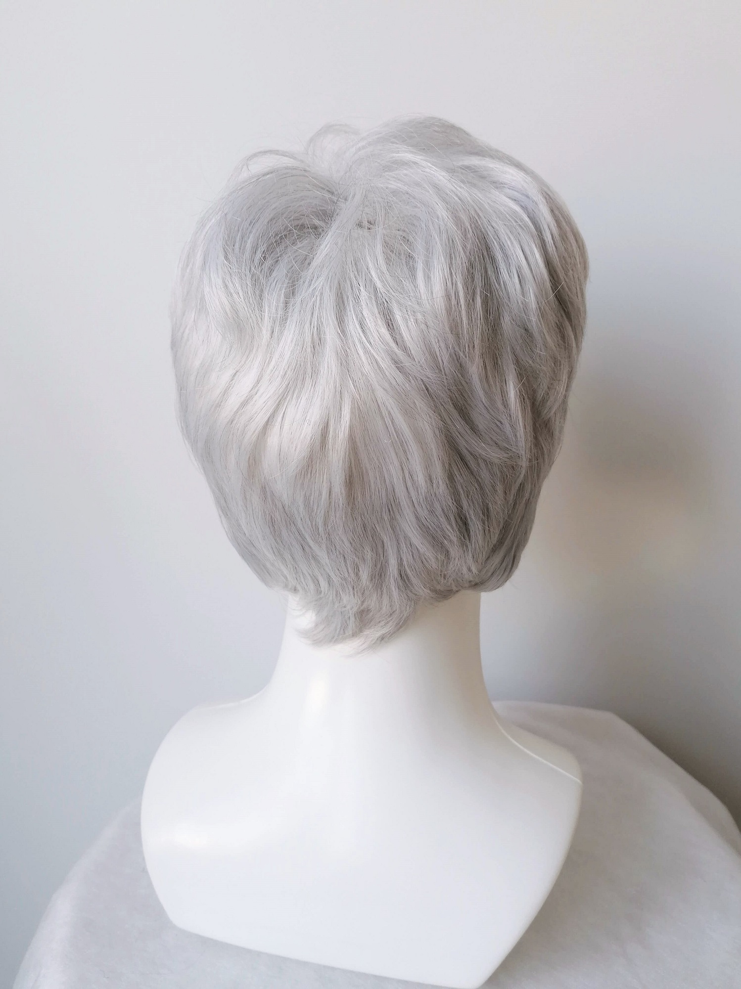 Žilas perukas, trumpų plaukų