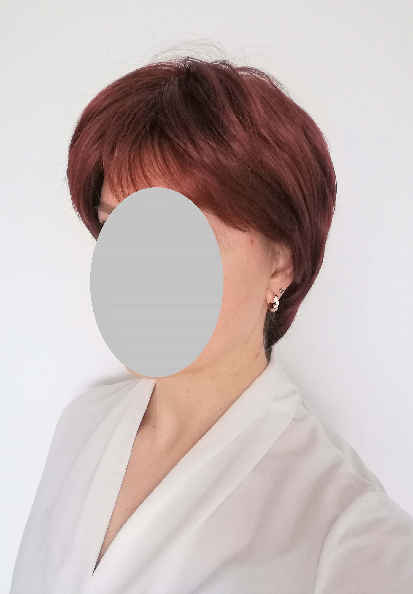 Perukas Nr. 131 trumpų plaukų, bordo spalvos BOB