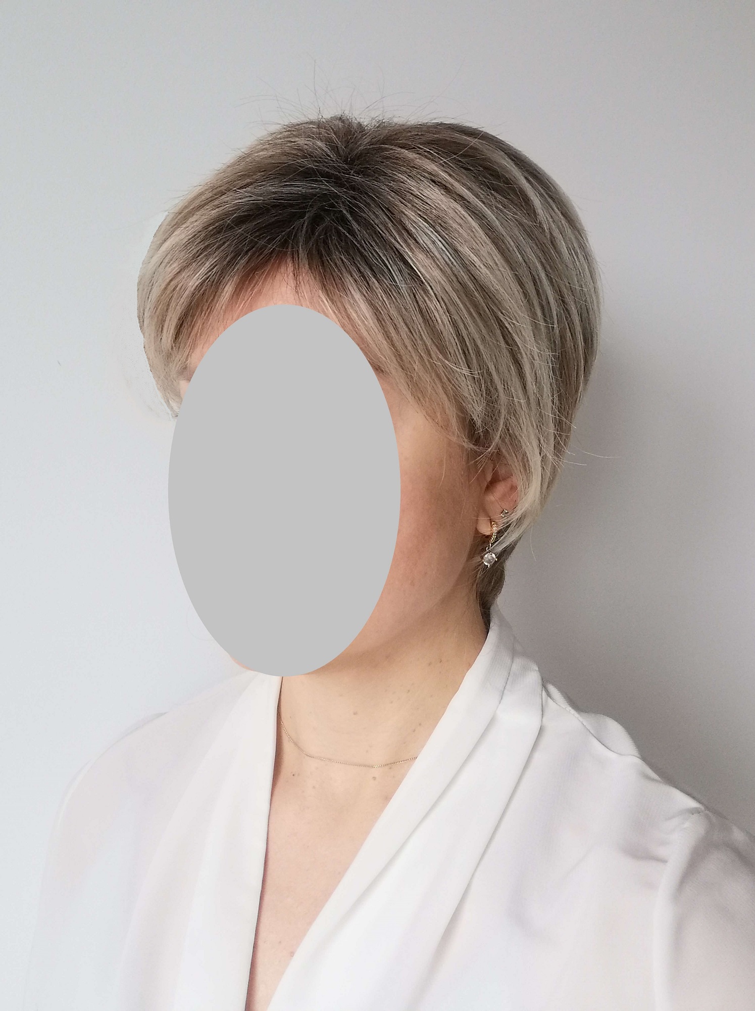 Perukas Nr. 0102 šviesiai rudas su blond viršugalviu