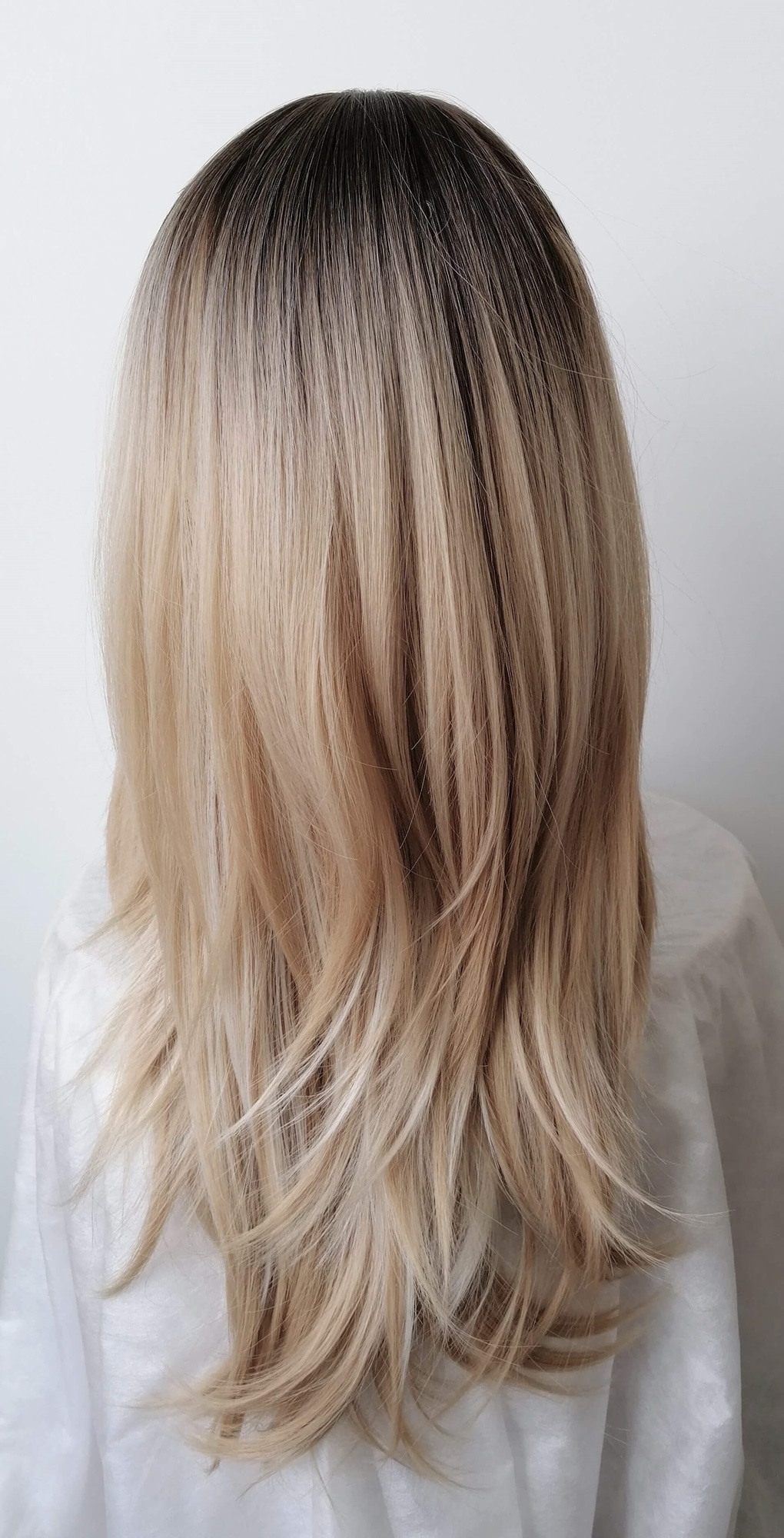 Perukas Nr. 259(1) blond su kirpčiukais, nuaugusių šaknų efektas, ilgis 65cm