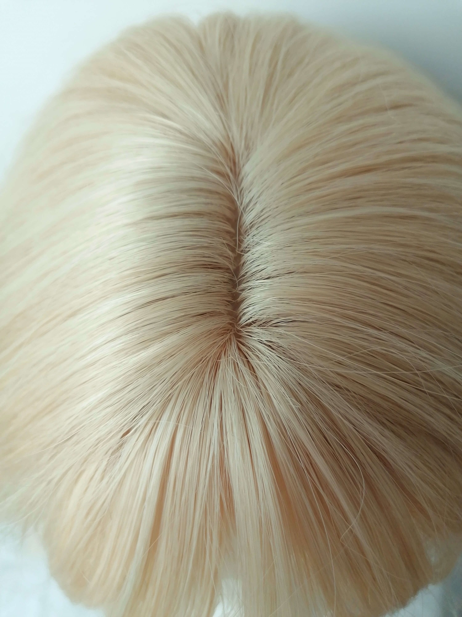 Perukas Nr. 1089(1) banguotas blond su kirpčiukais, ilgis 50cm