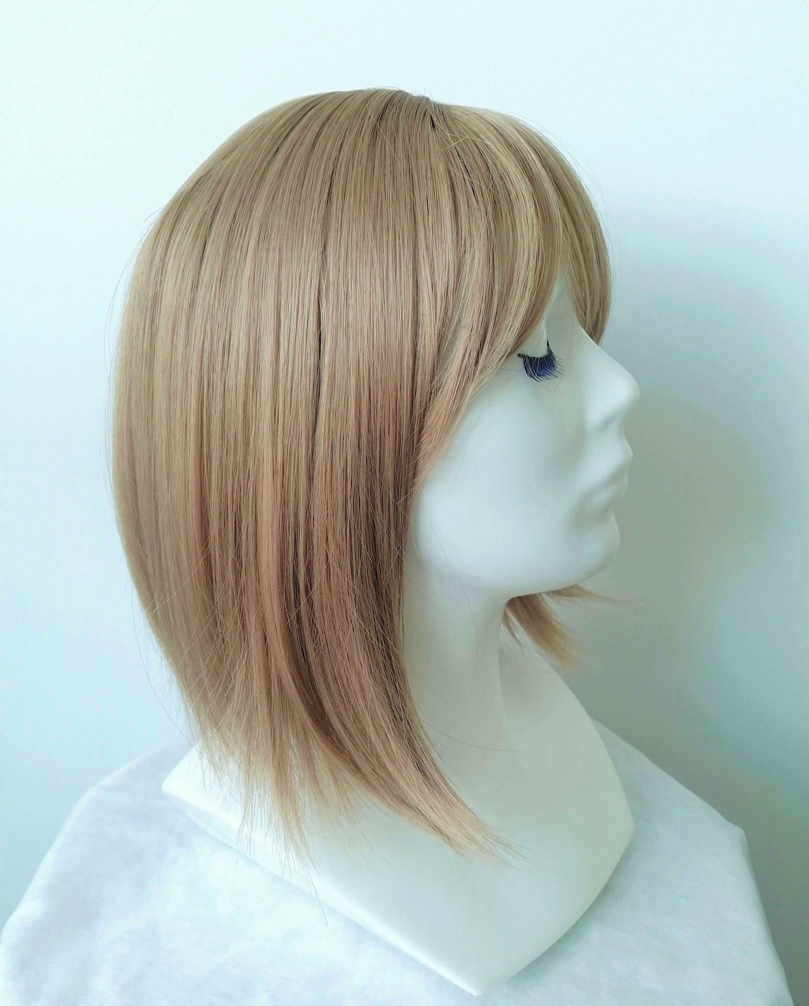 Perukas Nr. 1124(1) šviesiai rudas / gintarinės spalvos, ilgis 33cm