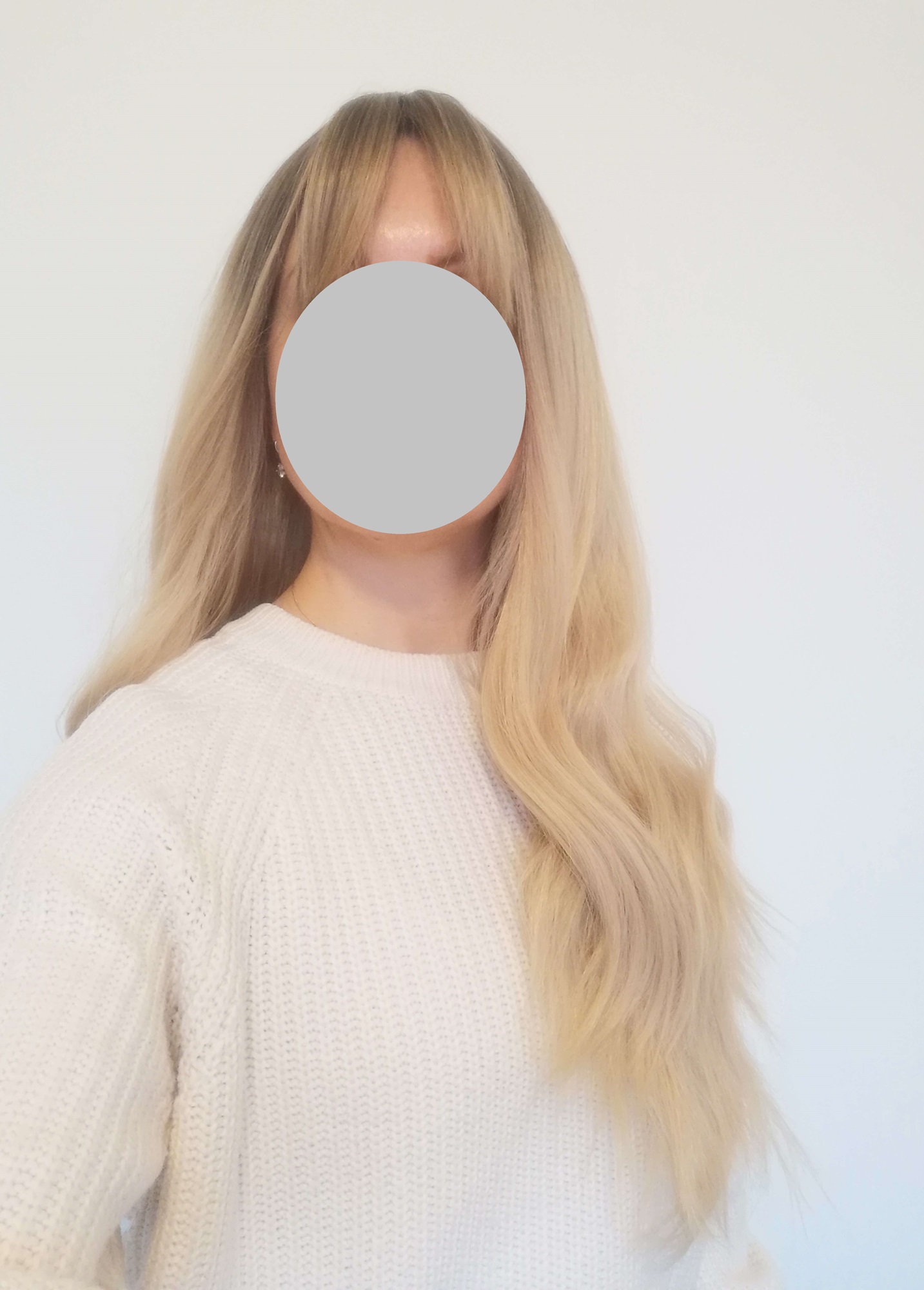Perukas Nr. 287 blond su kirpčiukais, tamsintas viršugalvis, ilgis 65cm