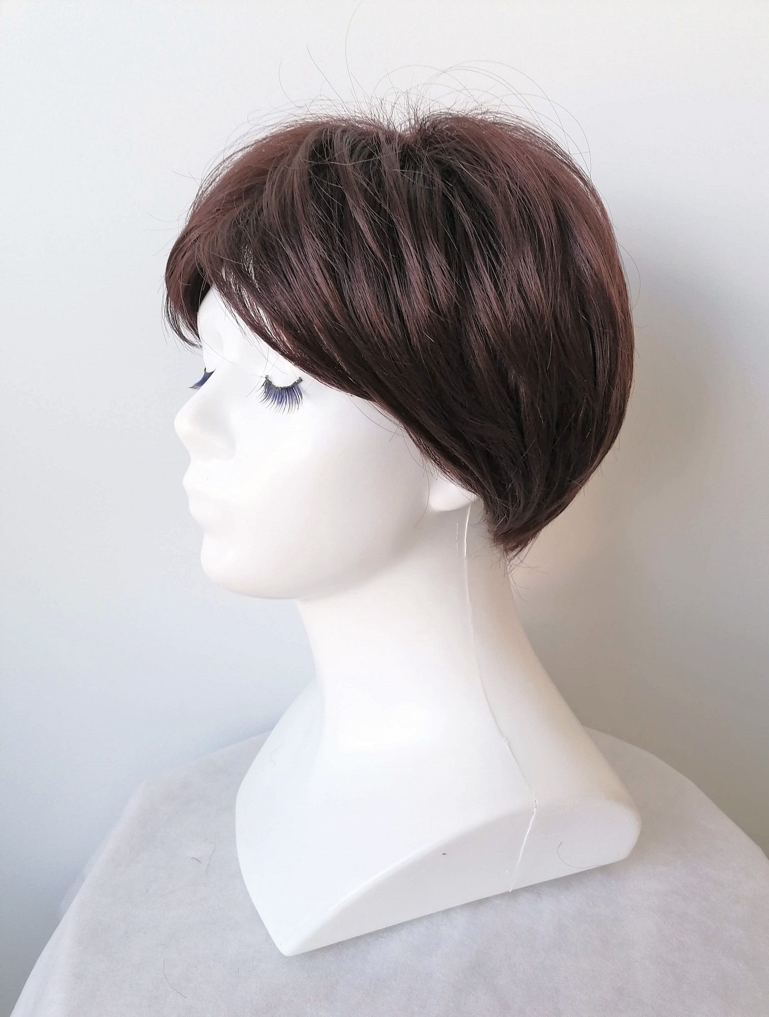Perukas Nr. 33 trumpų plaukų "Tamsus kaštonas"