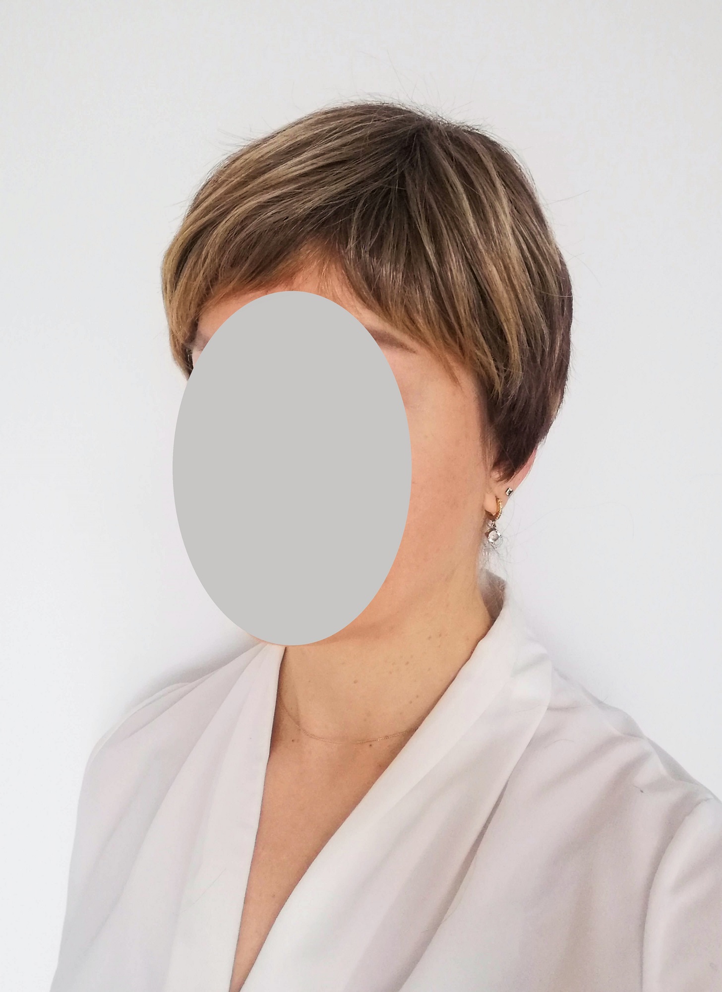 Perukas Nr. 373, tamsiai rudas su sruogelėmis, svoris 90g