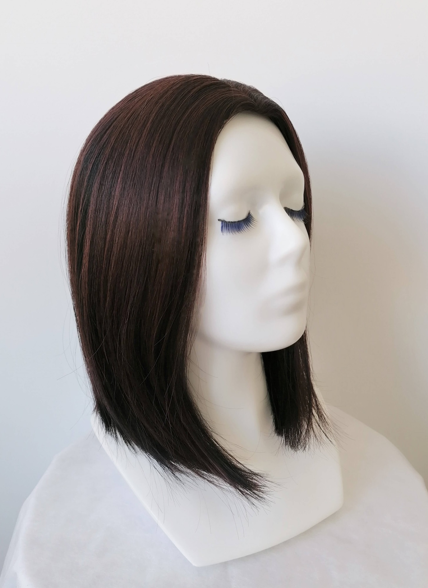 Perukas Nr. 2009(1) tamsiai rudas kare, ilgis 40cm