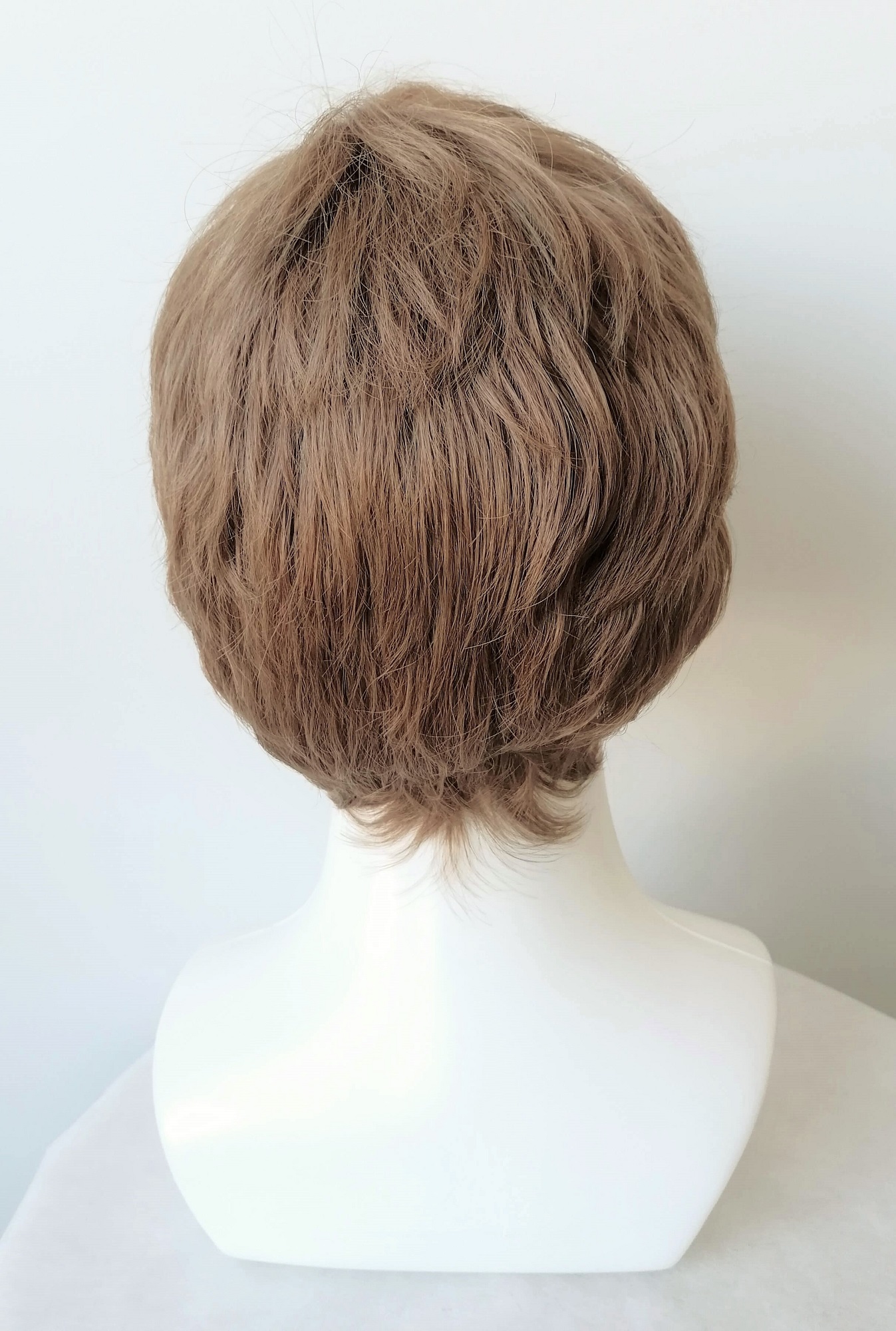 Perukas Nr. 491 trumpų plaukų, šviesiai rudas