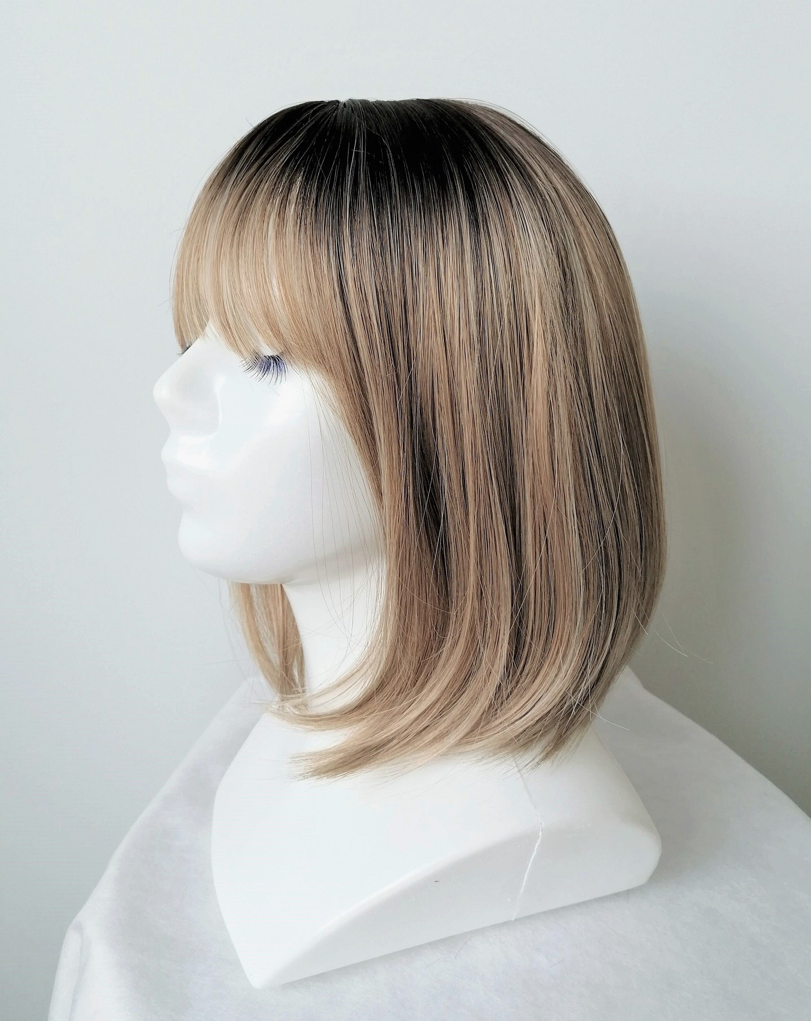 Perukas Nr. 191(1) natūrali spalva, kare kirpimas, ilgis 35cm