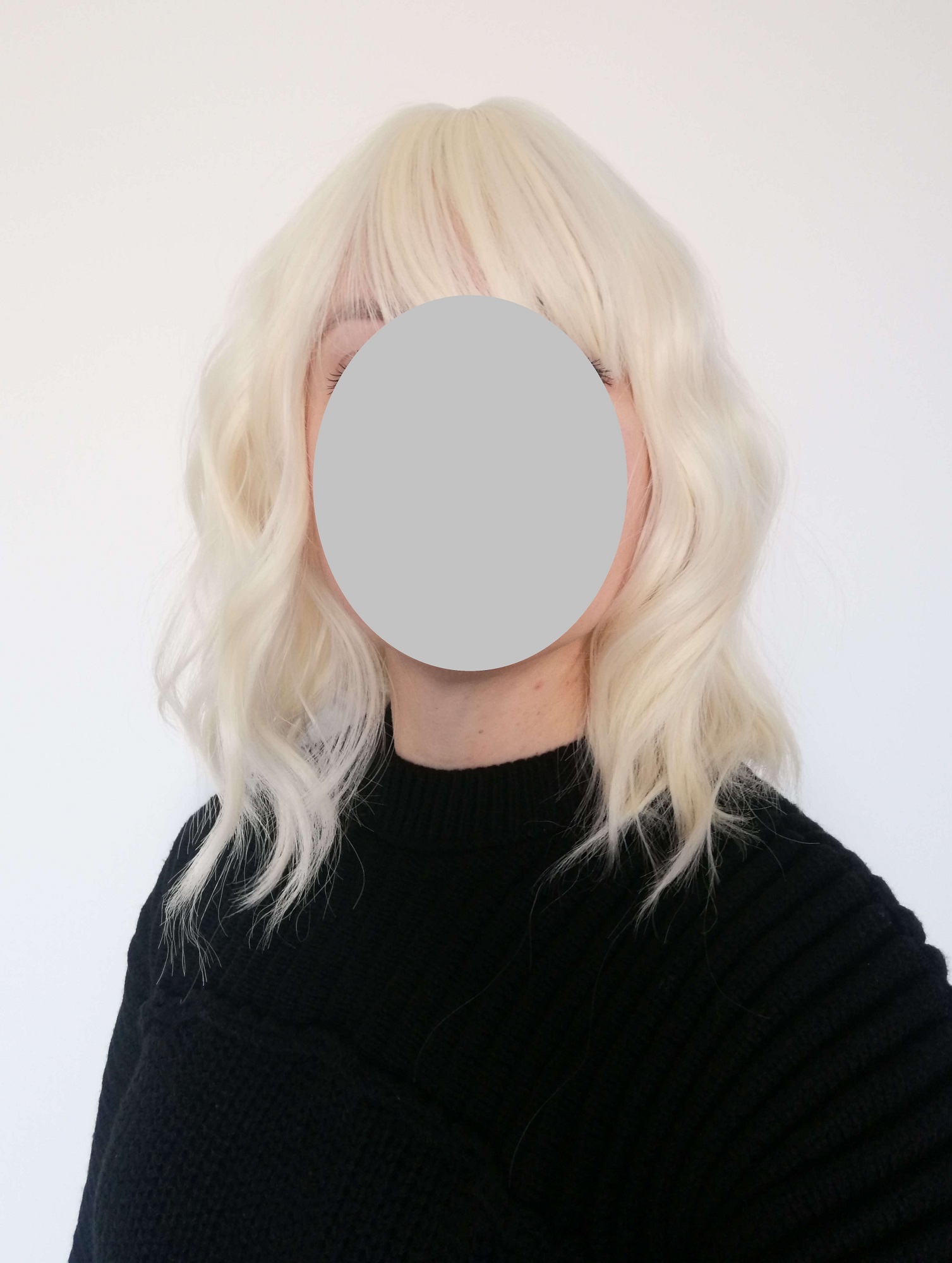 Perukas Nr. 1158(4) banguotas blond su kirpčiukais, ilgis 38cm