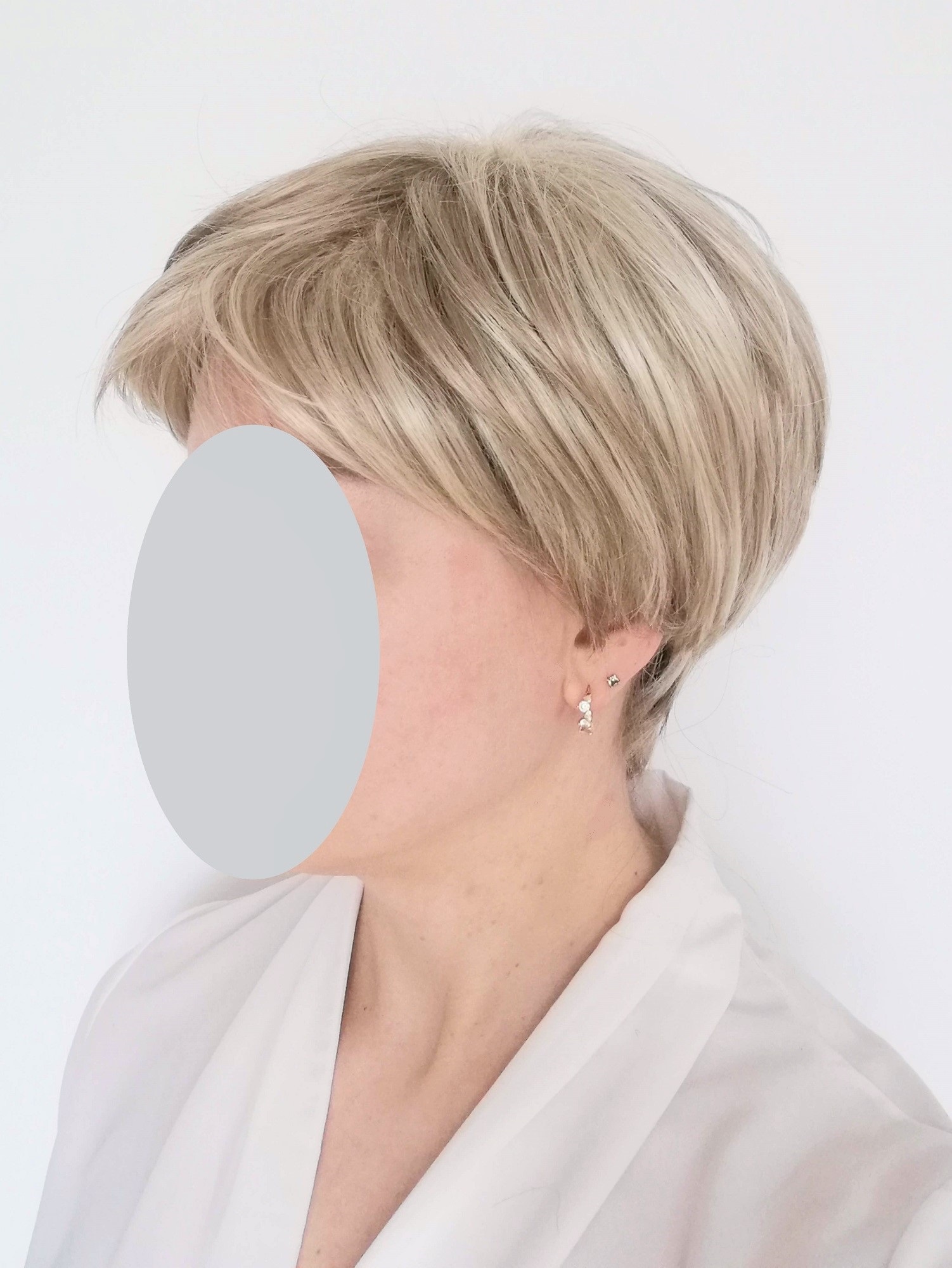 Perukas Nr. H16-613 trumpų plaukų, natūrali blond spalva