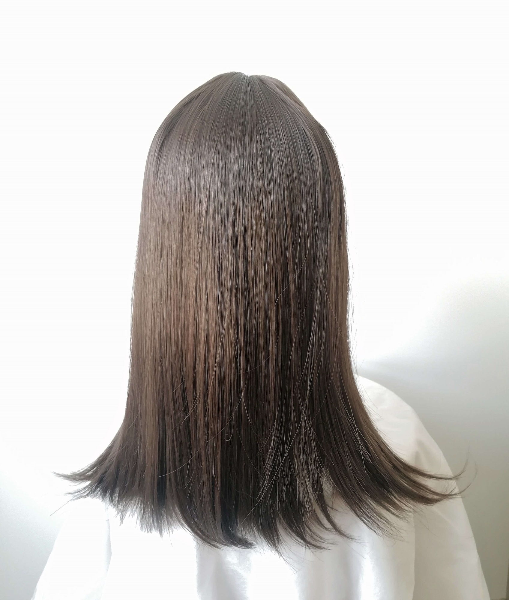 Perukas Nr. 1030(1) tamsiai rudas, su kirpčiukais, ilgis 45cm