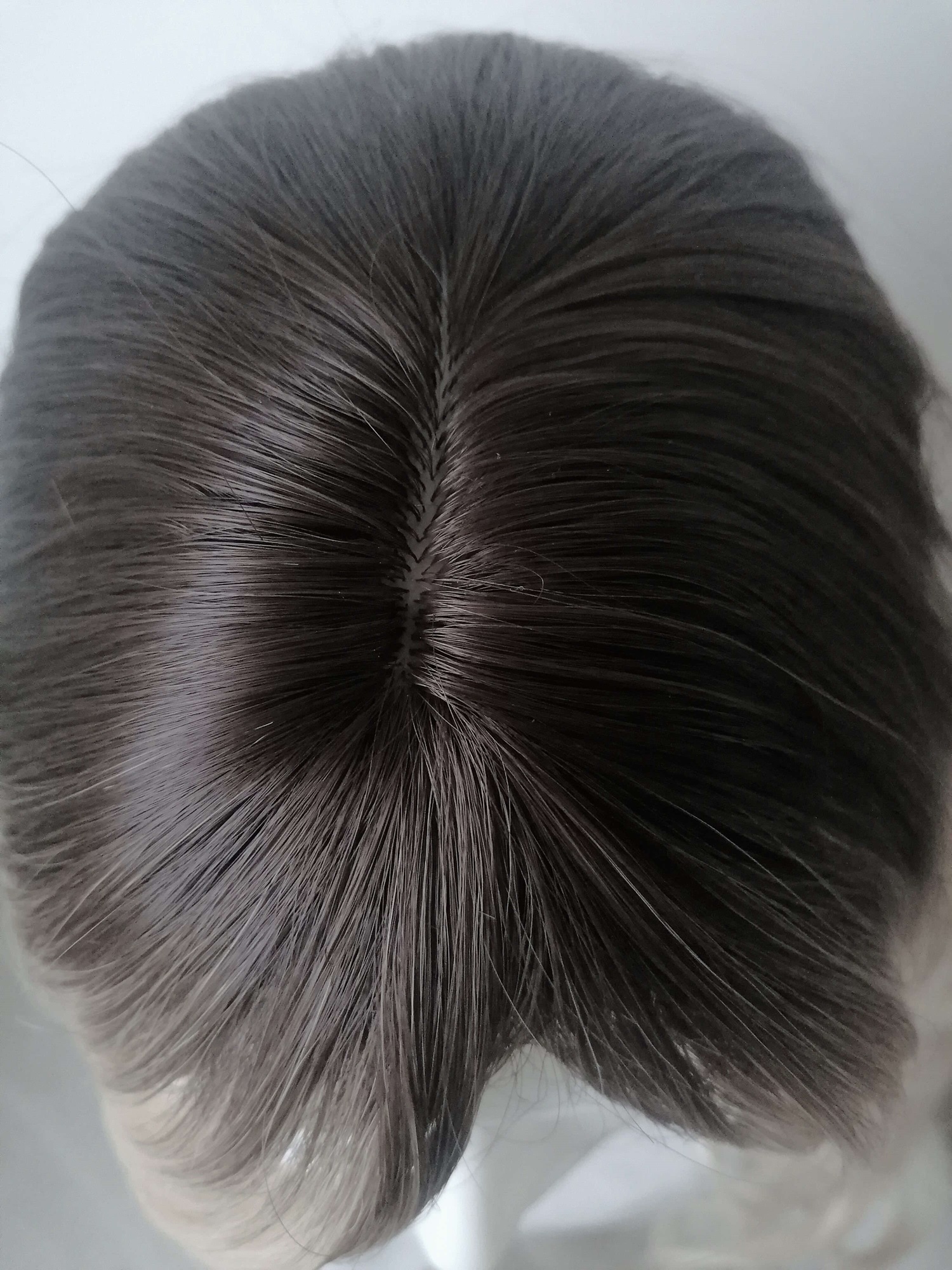 Perukas Nr. 3033(1) banguotas blond, nuaugusių šaknų efektas, ilgis 70cm