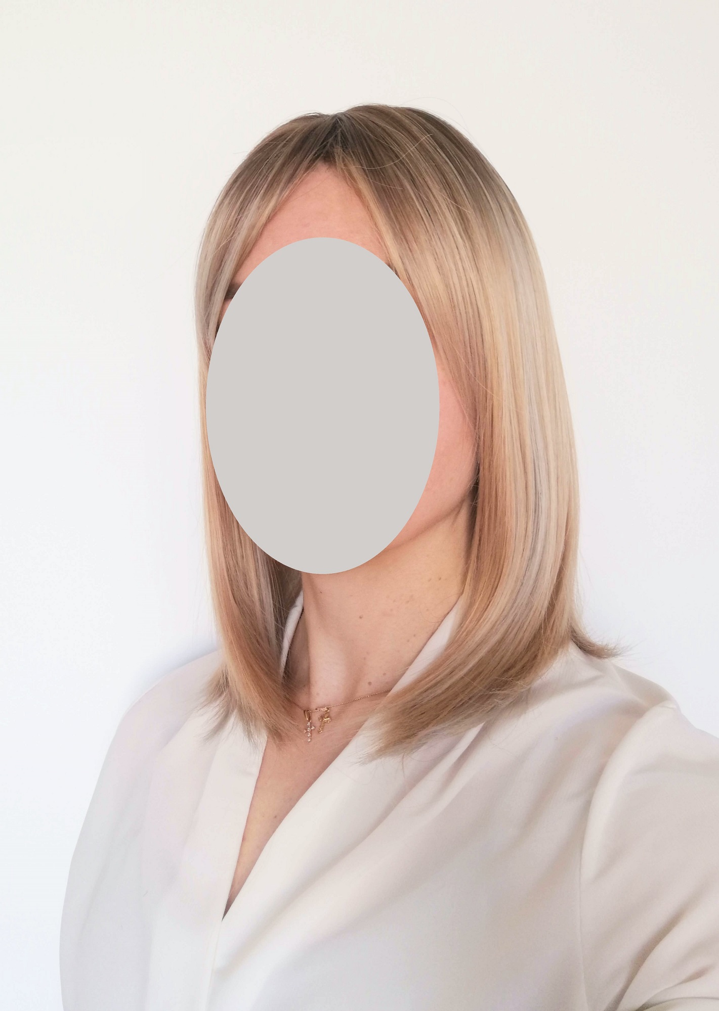 Perukas Nr. 1076(1) natūrali spalva, dažytas sruogelėmis, ilgis 40cm
