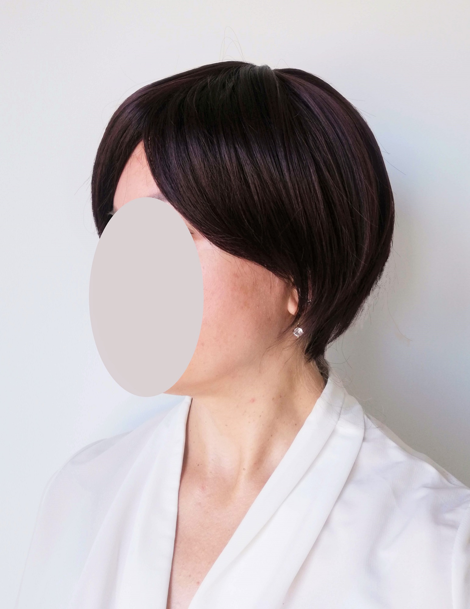 Perukas Nr. 1058(1) trumpų plaukų, tamsi bordo spalva