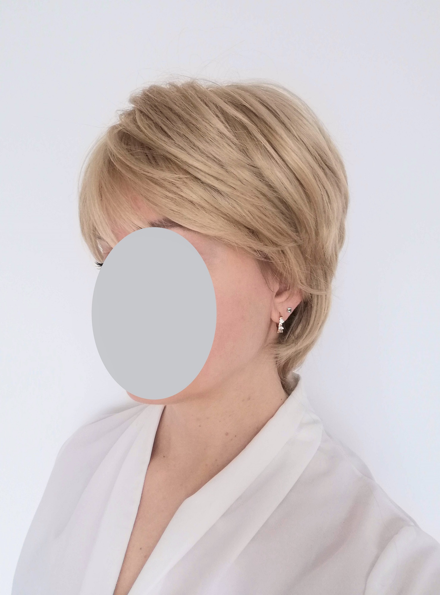 Perukas Nr. 24B trumpų plaukų, gintarinė blond spalva