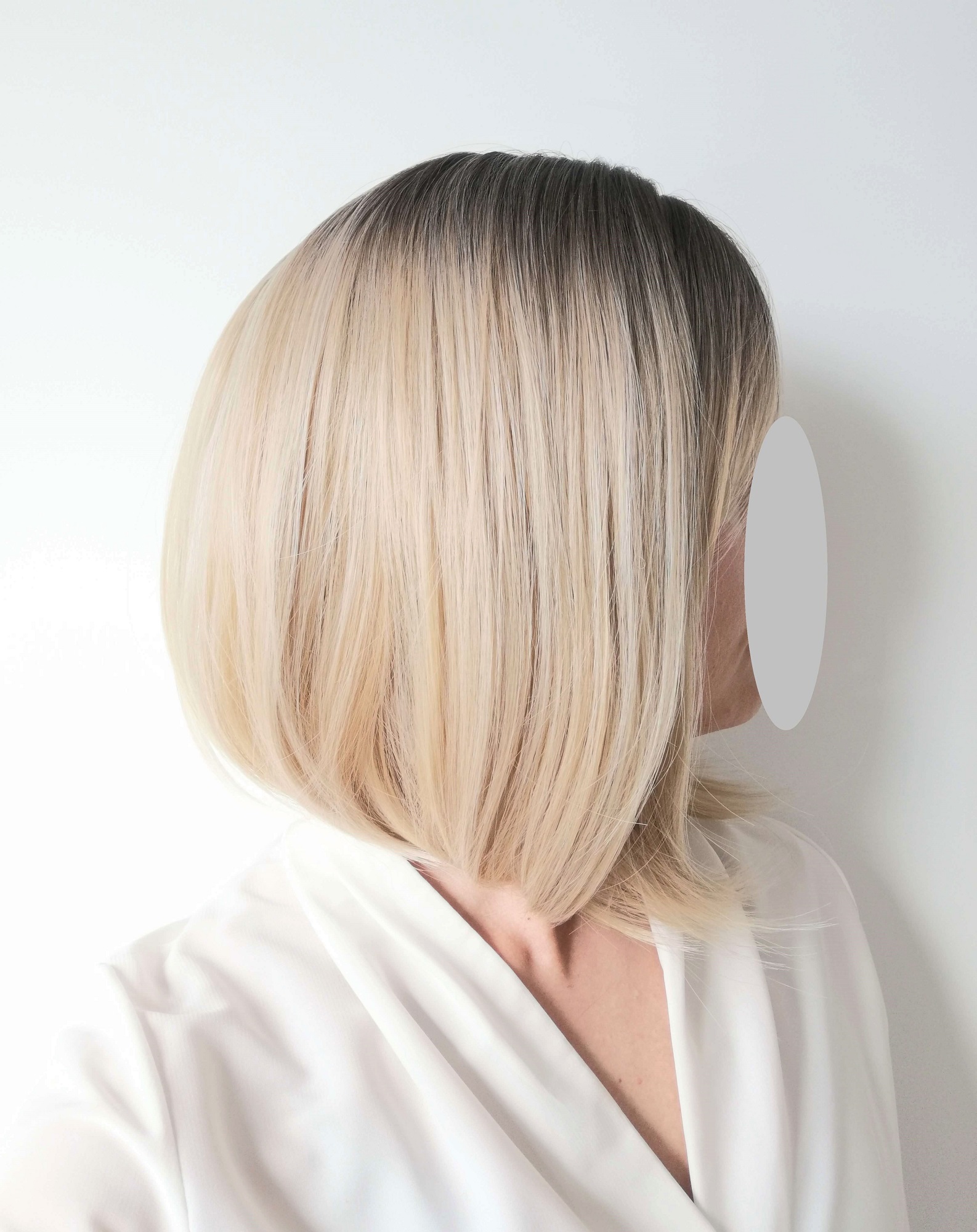 Perukas Nr. 176 blond kare su ilgais kirpčiukais, ombre efektas, ilgis 35cm