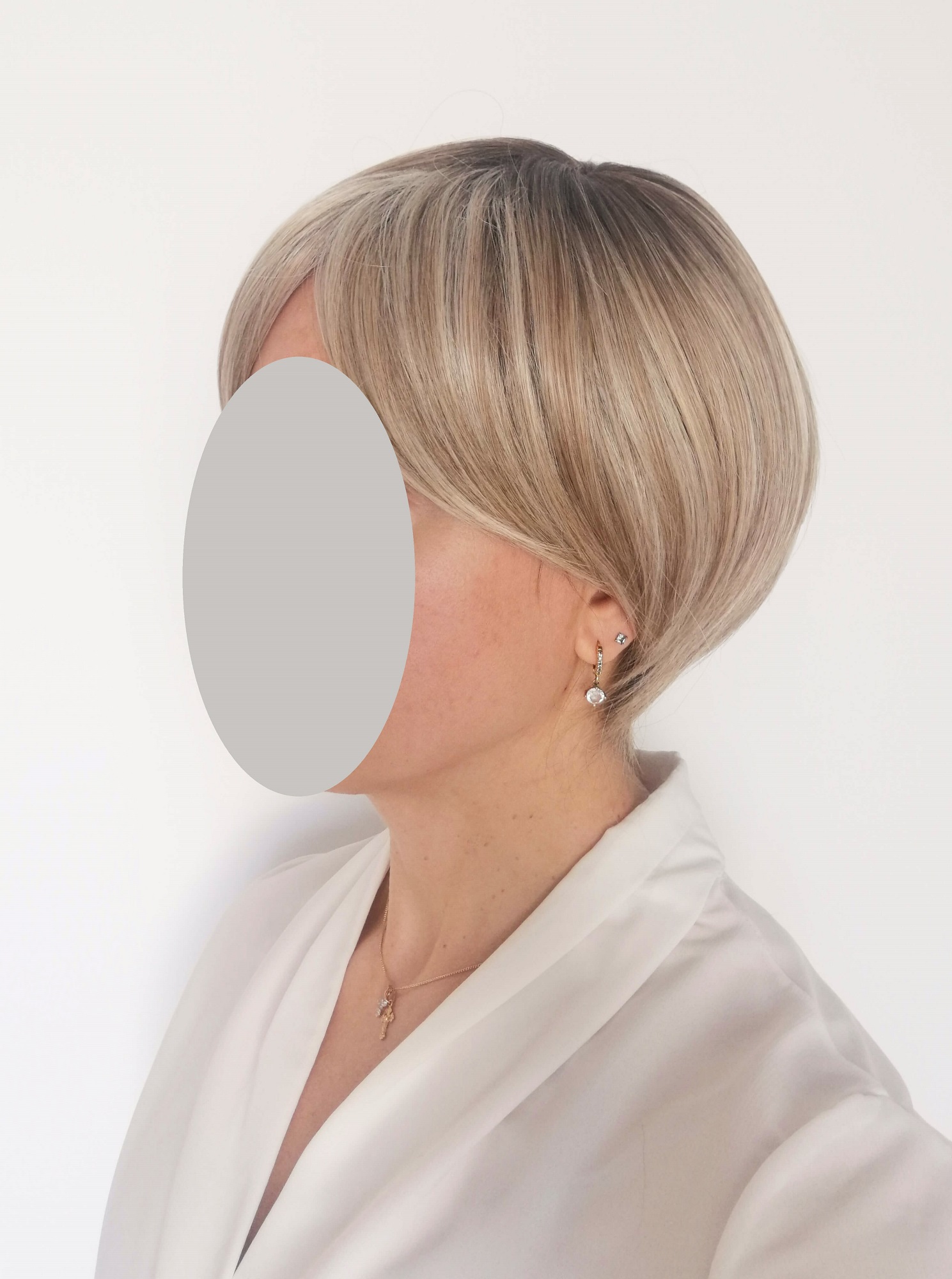 Perukas Nr. 1058(3) trumpų plaukų, dažytas smulkiomis sruogelėmis