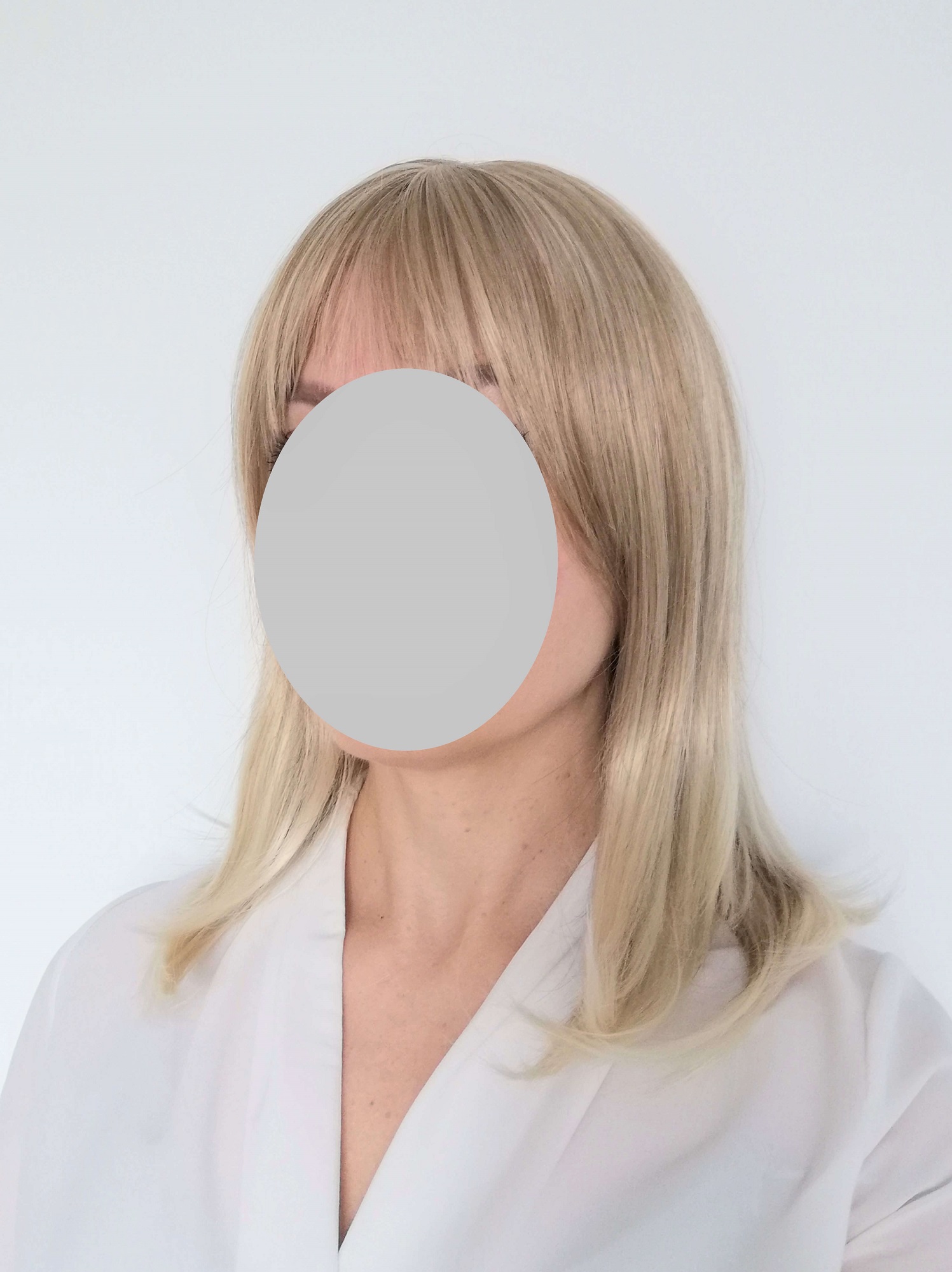 Perukas Nr. 242(3) blond spalva, šviesėjantys galai, ilgis 50cm