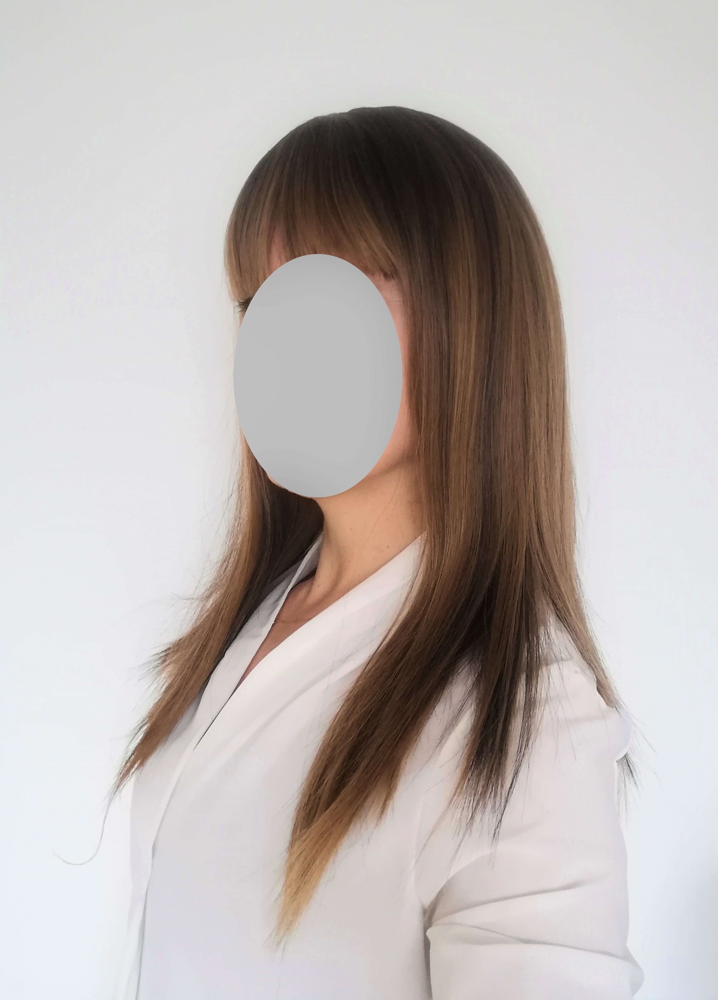 Perukas Nr. 5225(1) tamsiai rudas, vos pastebimos šviesesnės sruogos, ilgis 50cm