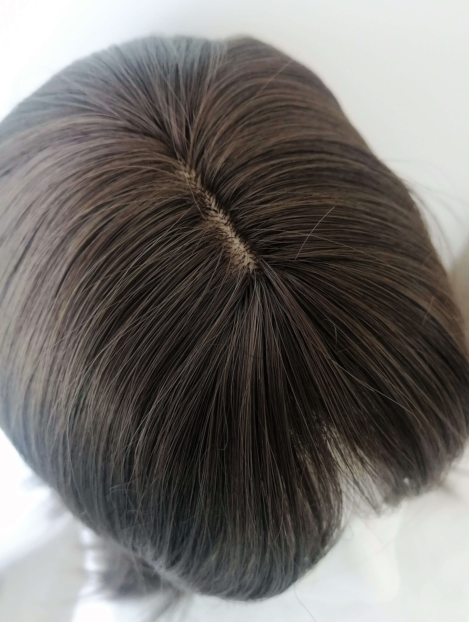 Perukas Nr. 1030(1) tamsiai rudas, su kirpčiukais, ilgis 45cm