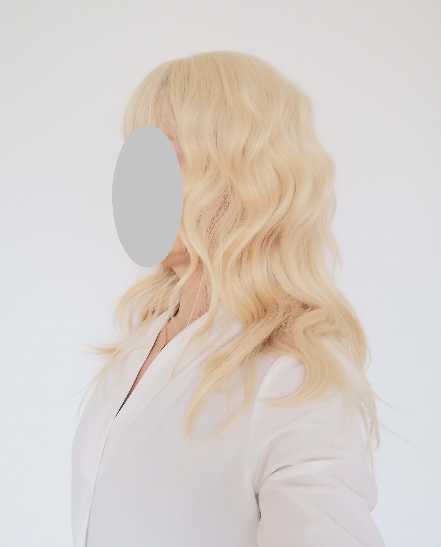 Perukas Nr. 1089(1) banguotas blond su kirpčiukais, ilgis 50cm
