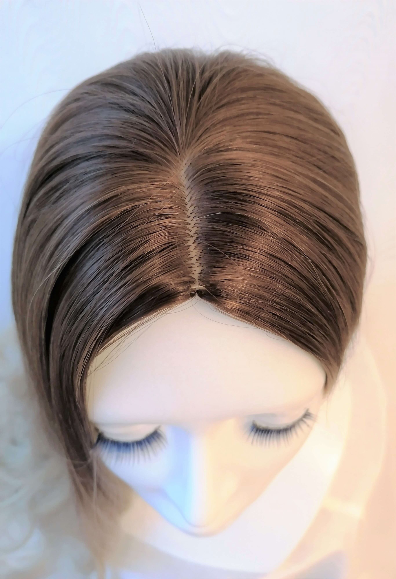 Perukas Nr. 289 su kirpčiukais, tamsintas viršugalvis, ilgis 70cm