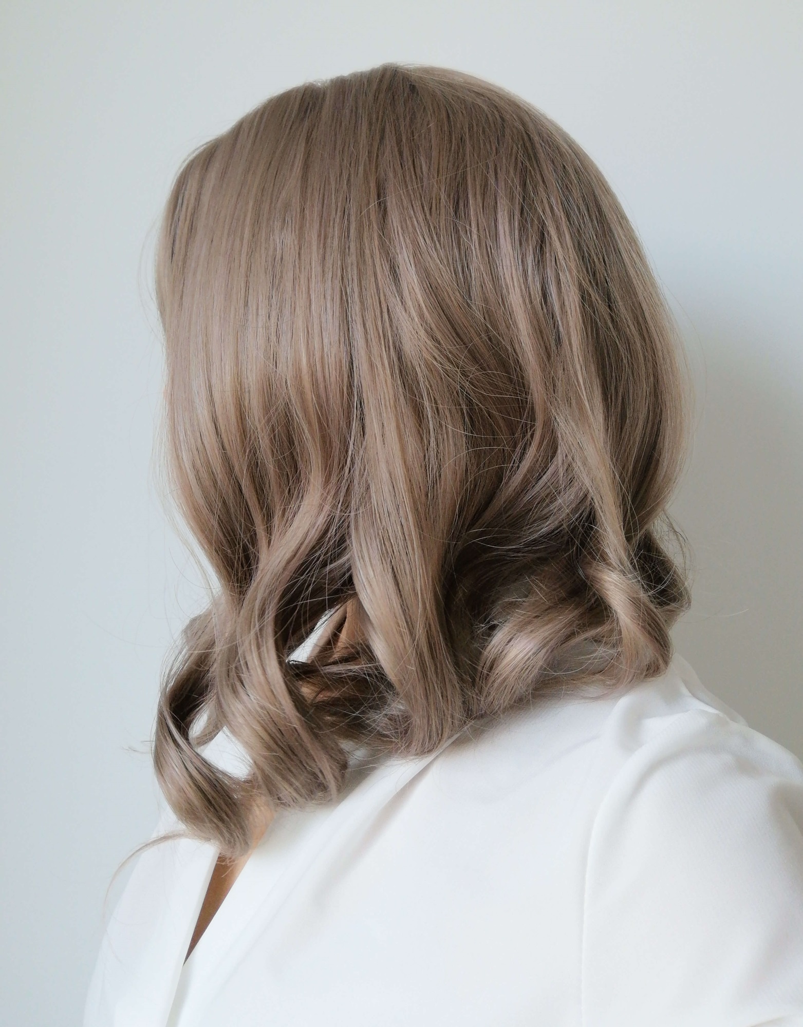 Perukas Nr. 1132(1) rudas, garbanotas, su kirpčiukais, ilgis 40cm