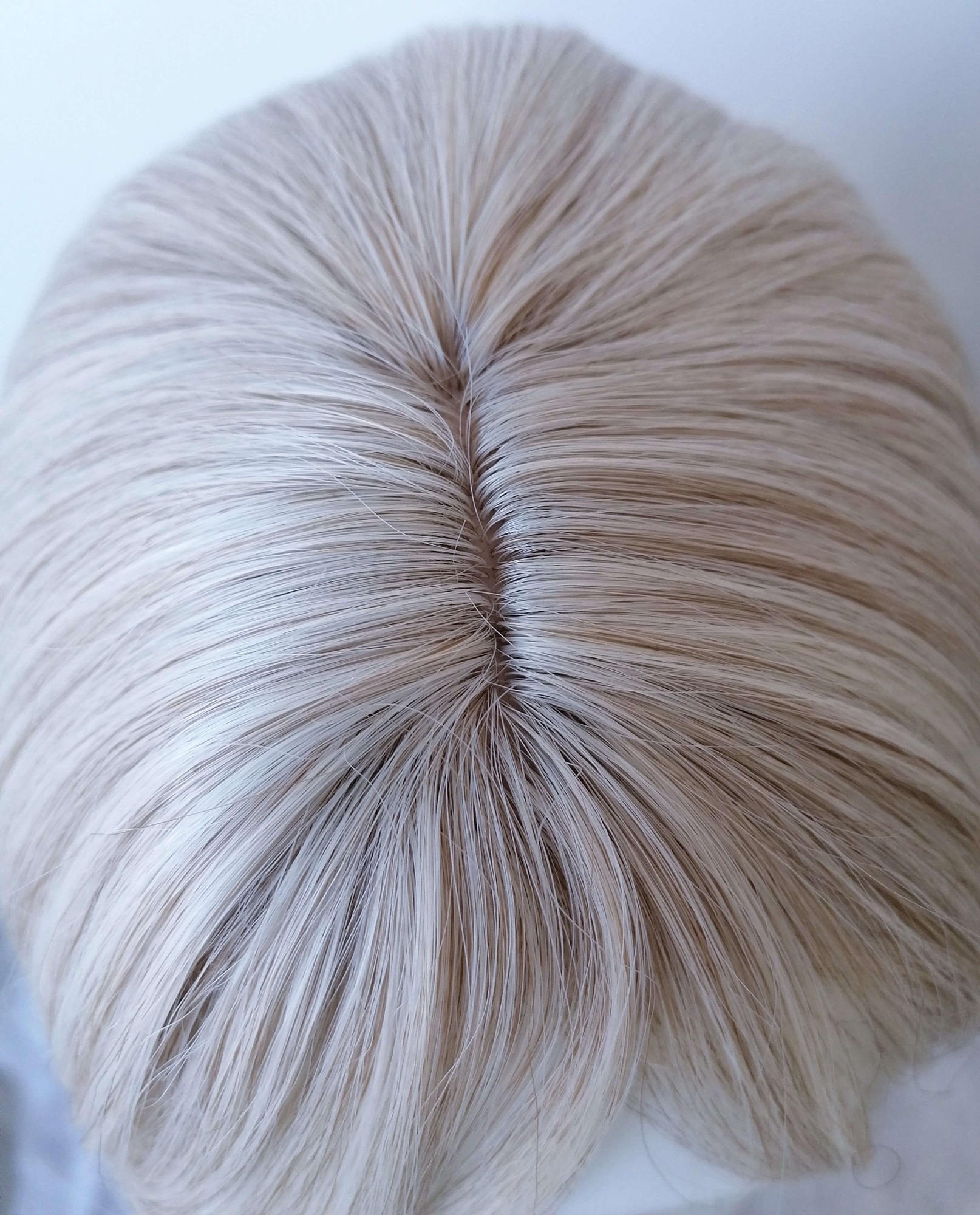 Perukas Nr. 180(1) kare kirpimas, pelenų blond su kirpčiukais, ilgis 35cm