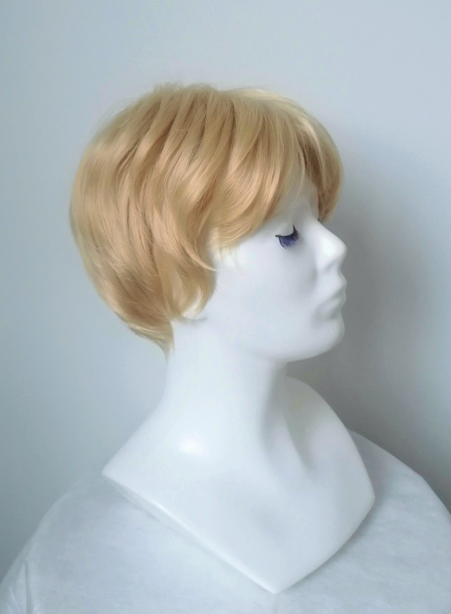 Perukas Nr. HJY10 trumpų plaukų, spalva blond į geltonumą