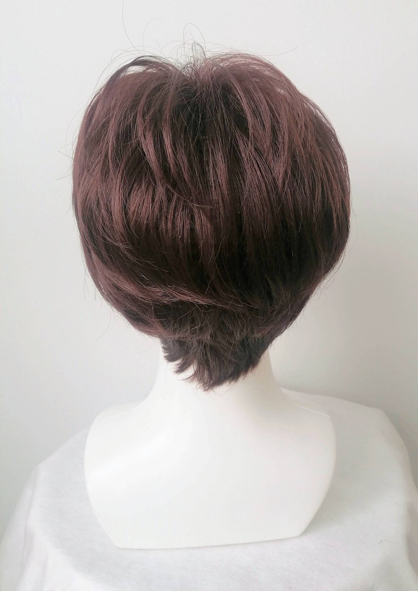 Perukas Nr. 33 trumpų plaukų "Tamsus kaštonas"