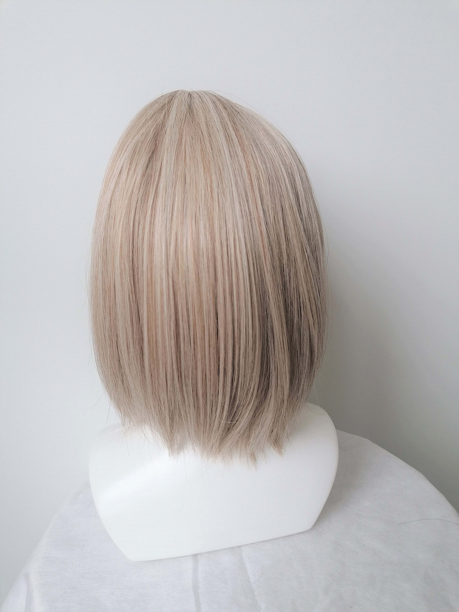 Perukas Nr. 1032 kare kirpimas, natūrali blond spalva, ilgis 33cm