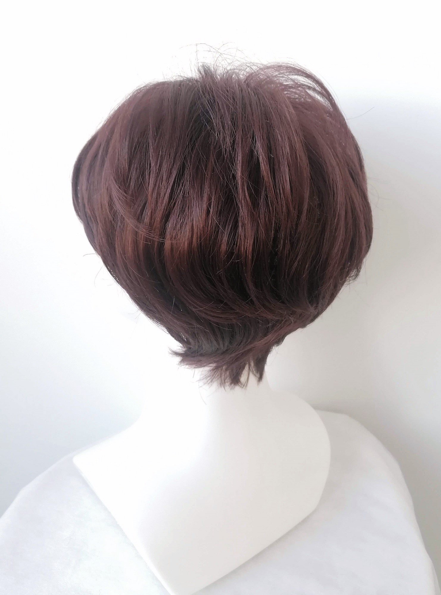 Perukas Nr. 33 trumpų plaukų "Tamsus kaštonas"