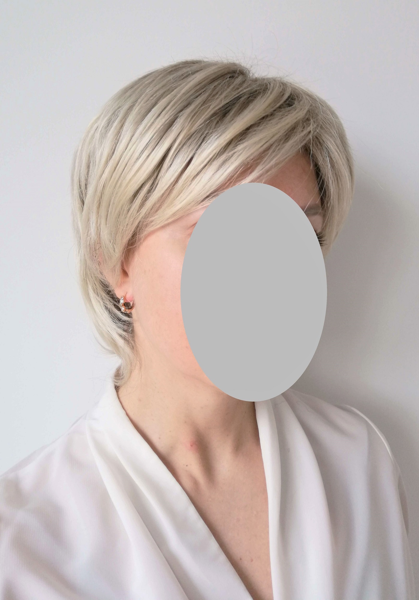 Perukas Nr. R12-26 trumpų plaukų blond, viršugalvis natūralios spalvos