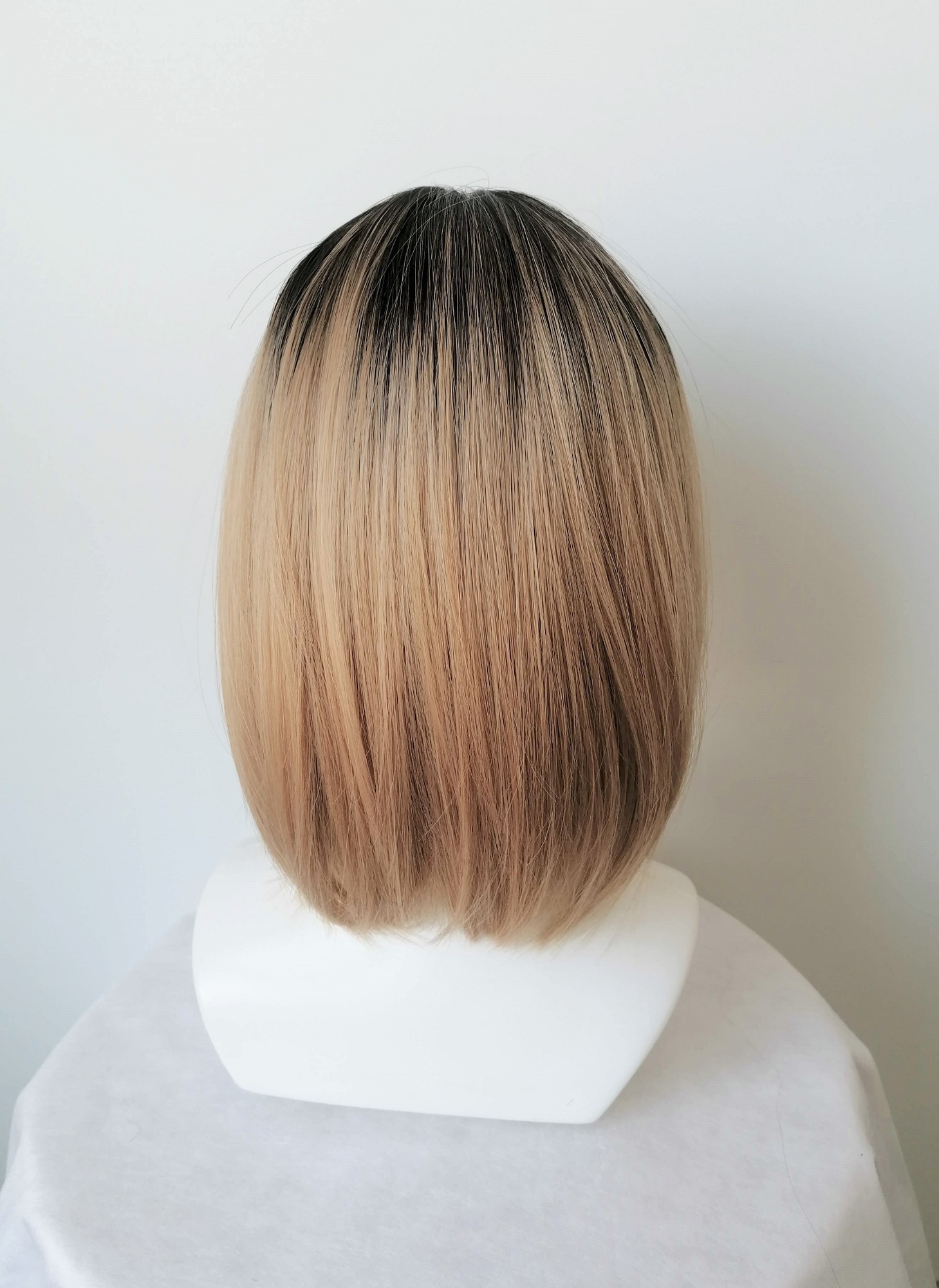 Perukas Nr.1087(1) gintarinis / smėlio blond spalva, ilgis 33cm