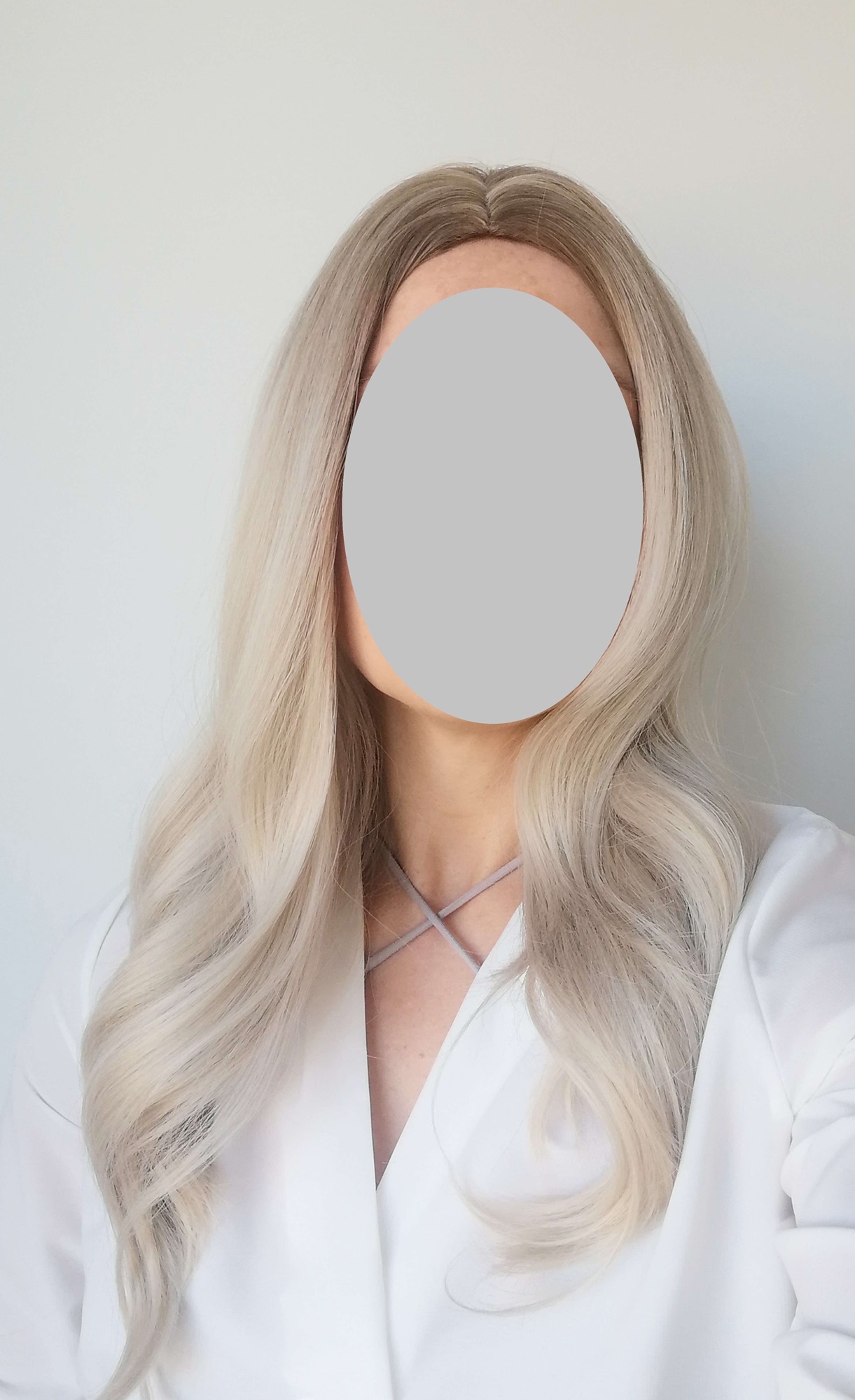 Perukas Nr. 5302 natūrali blond spalva, lengvai banguotas, ilgis 50cm