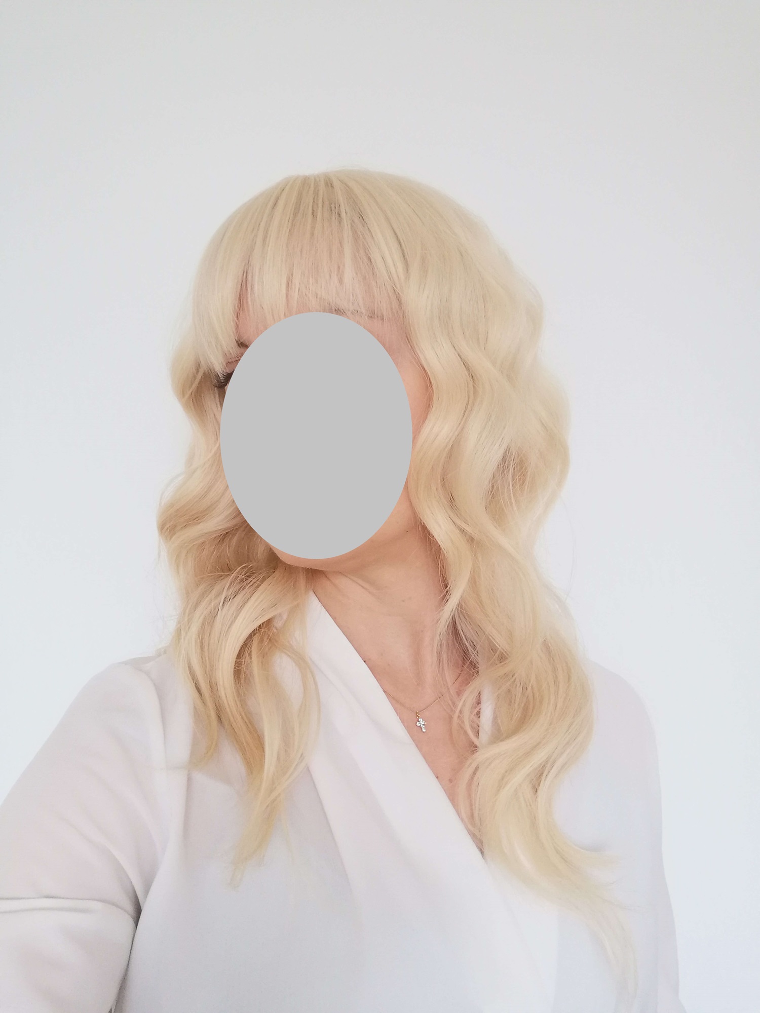 Perukas Nr. 1089(1) banguotas blond su kirpčiukais, ilgis 50cm