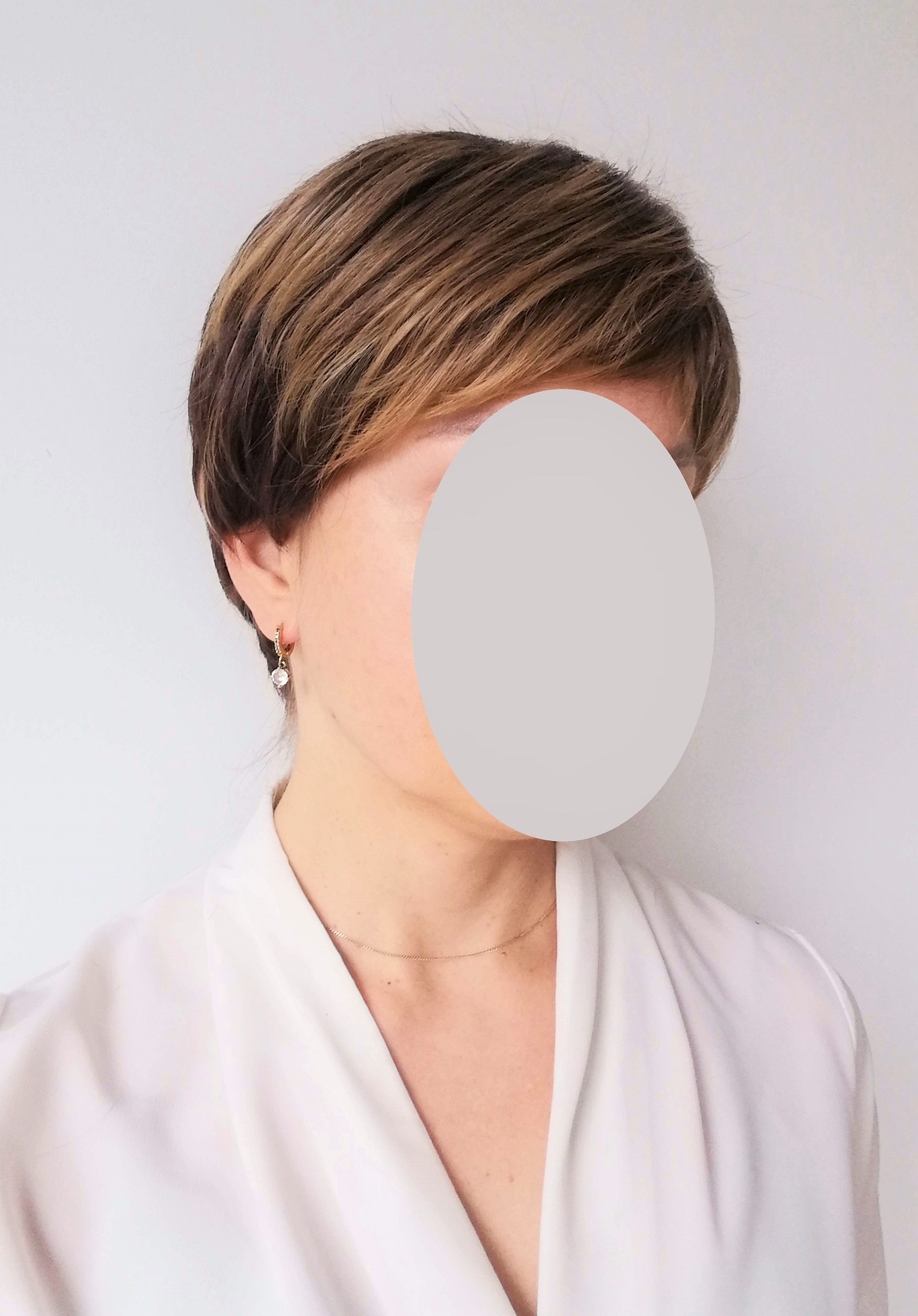 Perukas Nr. 373, tamsiai rudas su sruogelėmis, svoris 90g