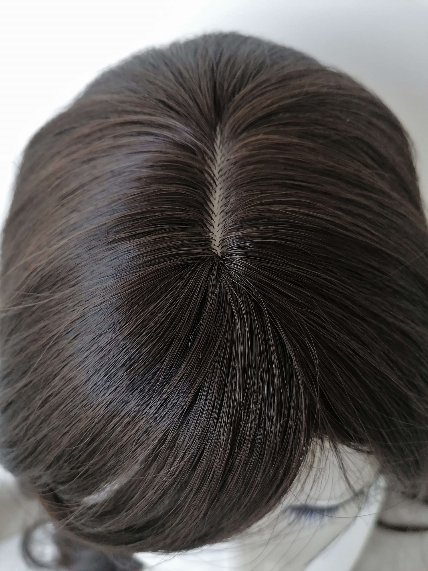 Perukas Nr. 226(2) tamsiai rudas su kirpčiukais, ilgis 70cm